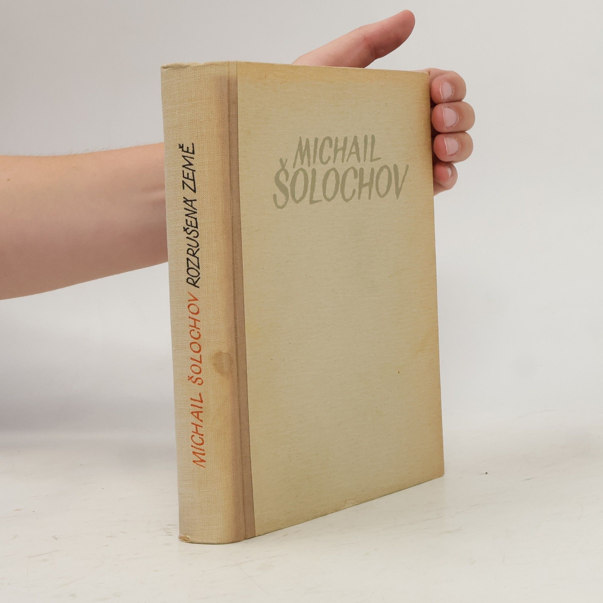 Michail Aleksandrovič Šolochov Rozrušená země