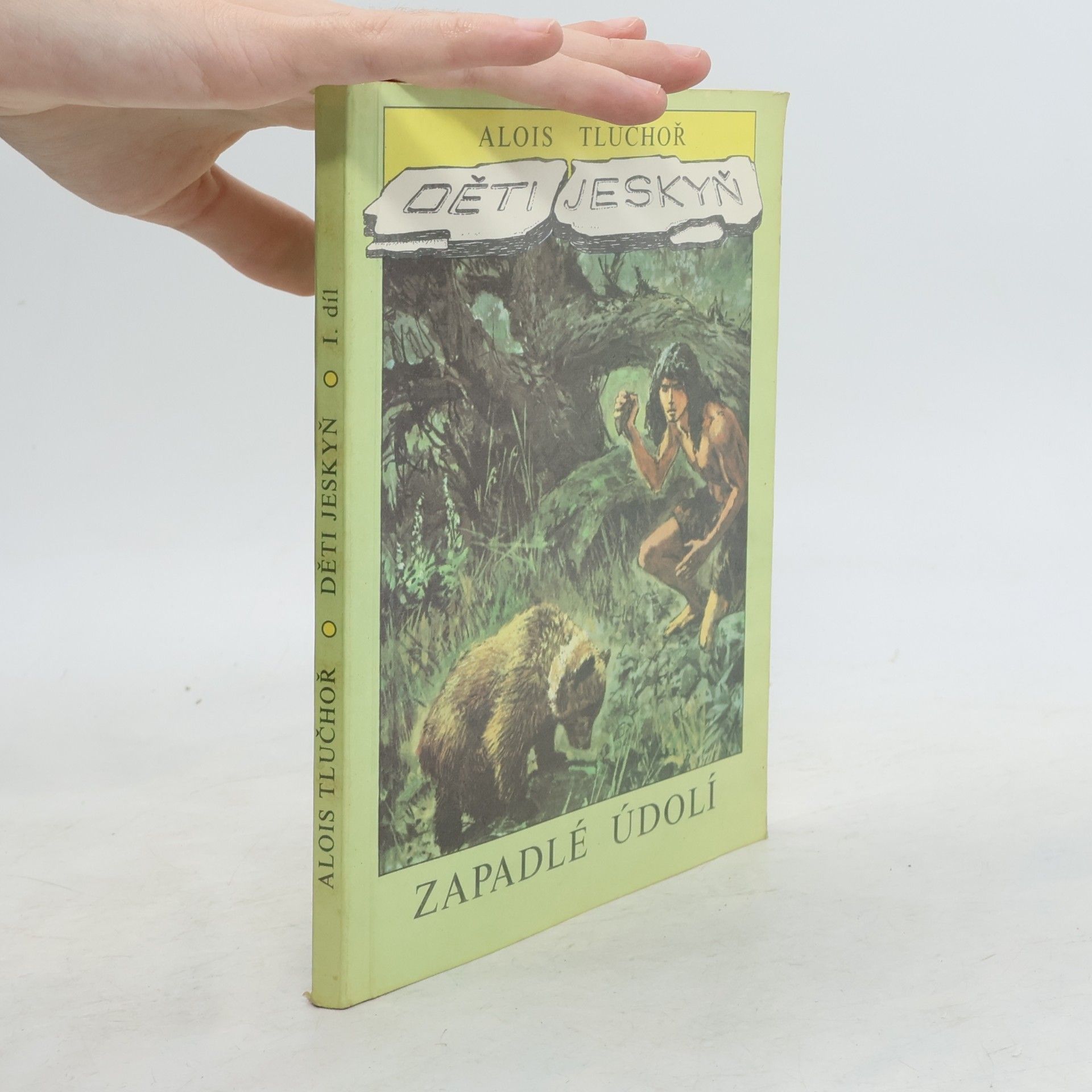 Alois Tlučhoř Děti jeskyň 1. Zapadlé údolí