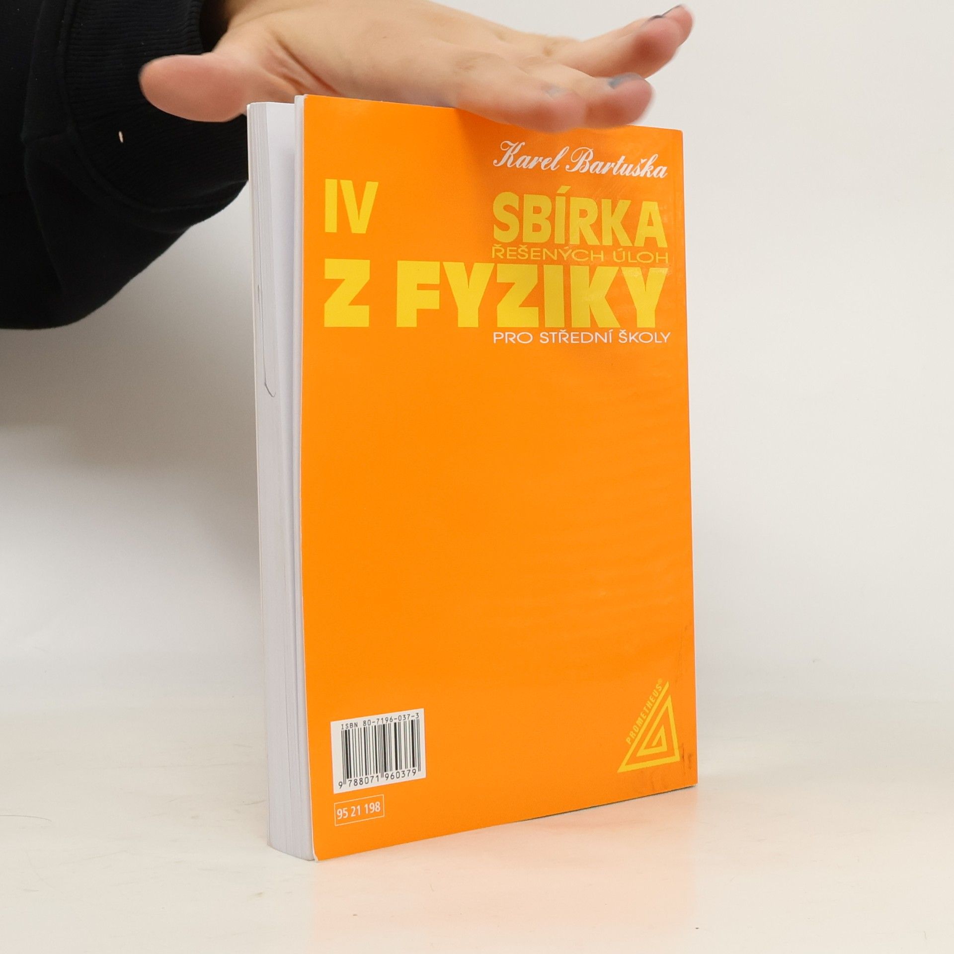 Karel Bartuška Sbírka řešených úloh z fyziky pro střední školy. 4. díl. Optika, fyzika mikrosvěta, speciální teorie relativity, astrofyzika