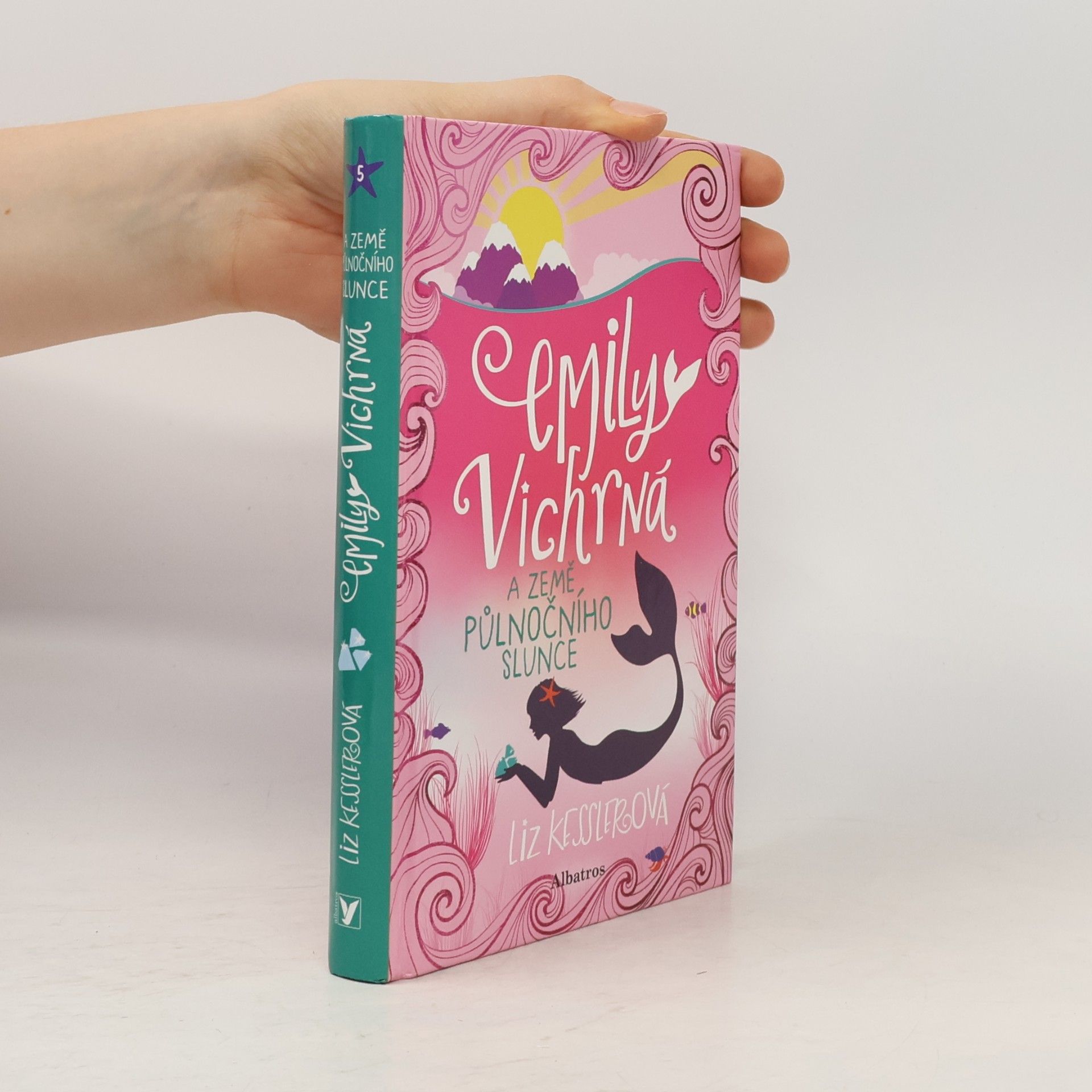 Emily Vichrná a země půlnočního slunce