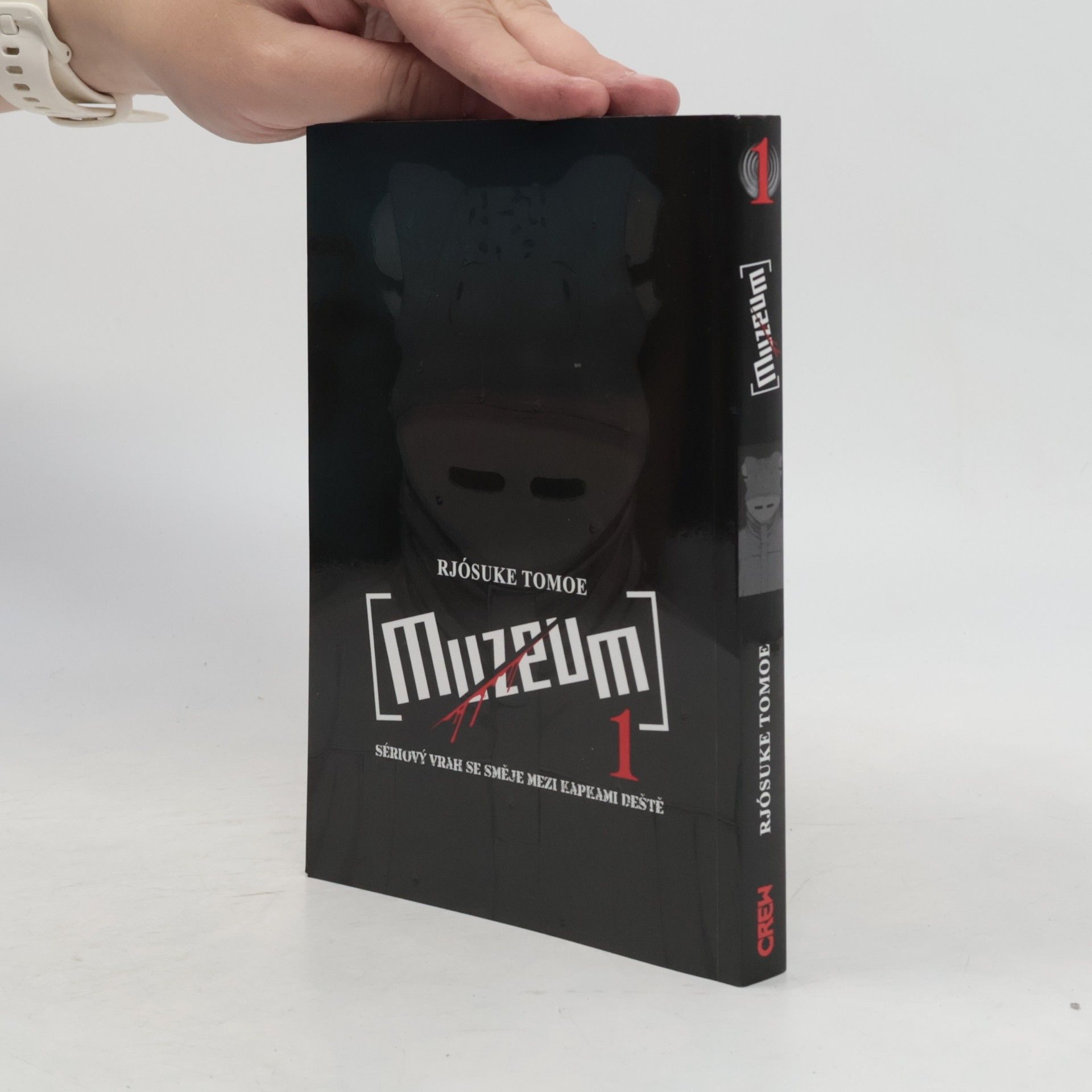 Ryosuke Tomoe Muzeum. Sériový vrah se směje mezi kapkami deště