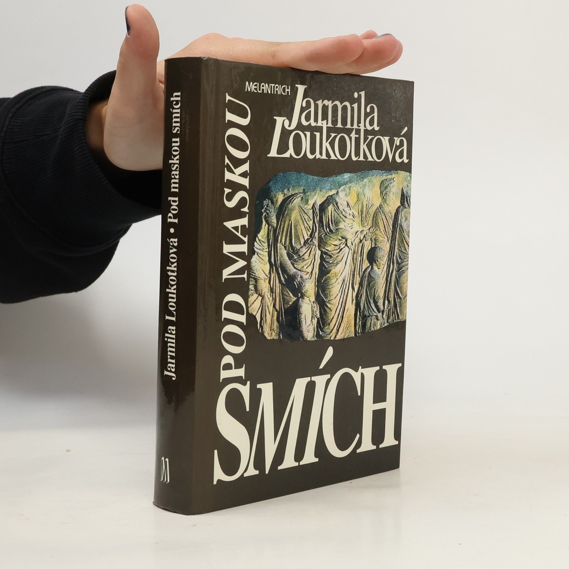 Jarmila Loukotková Pod maskou smích