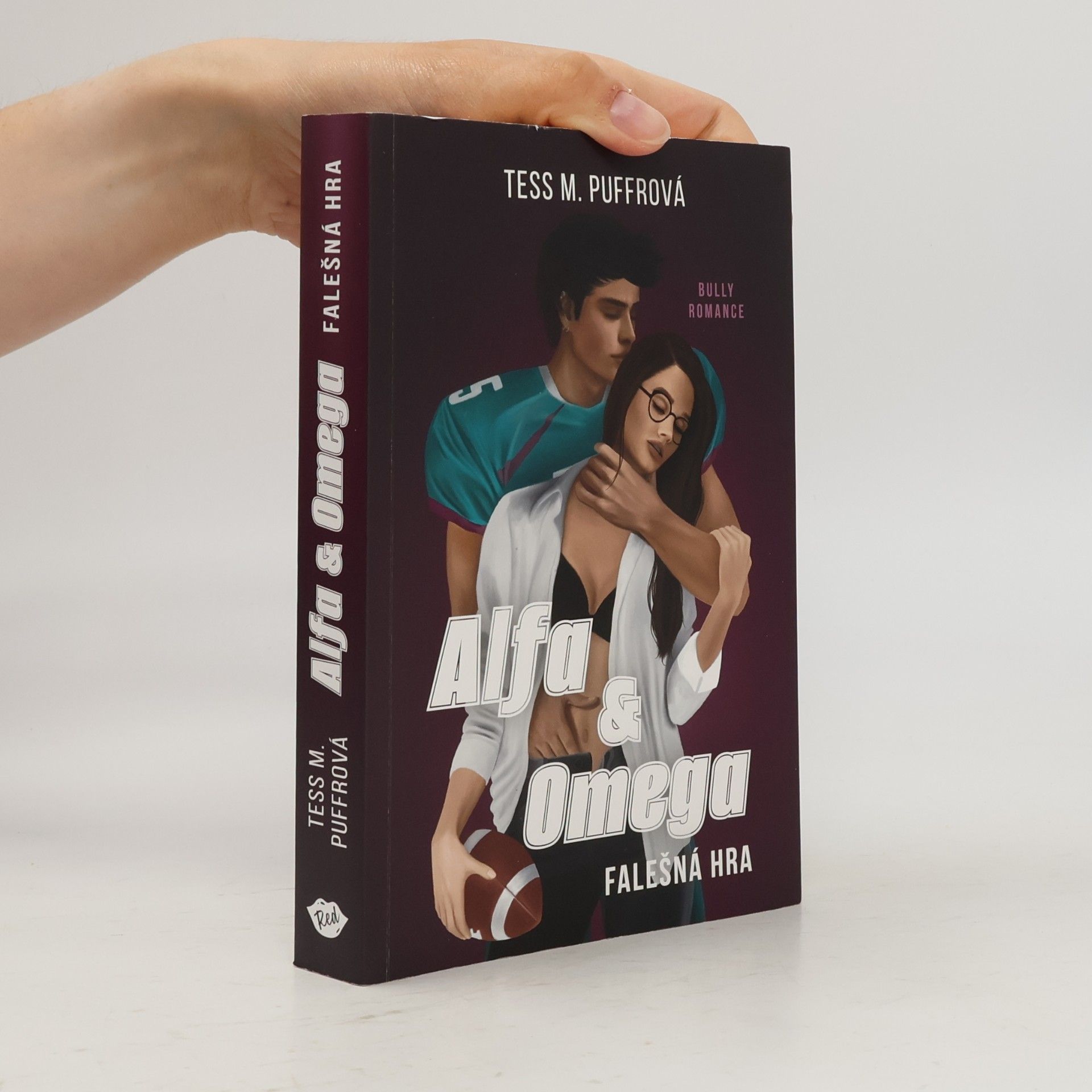 Tess M. Puffrová Alfa & Omega. Falešná hra