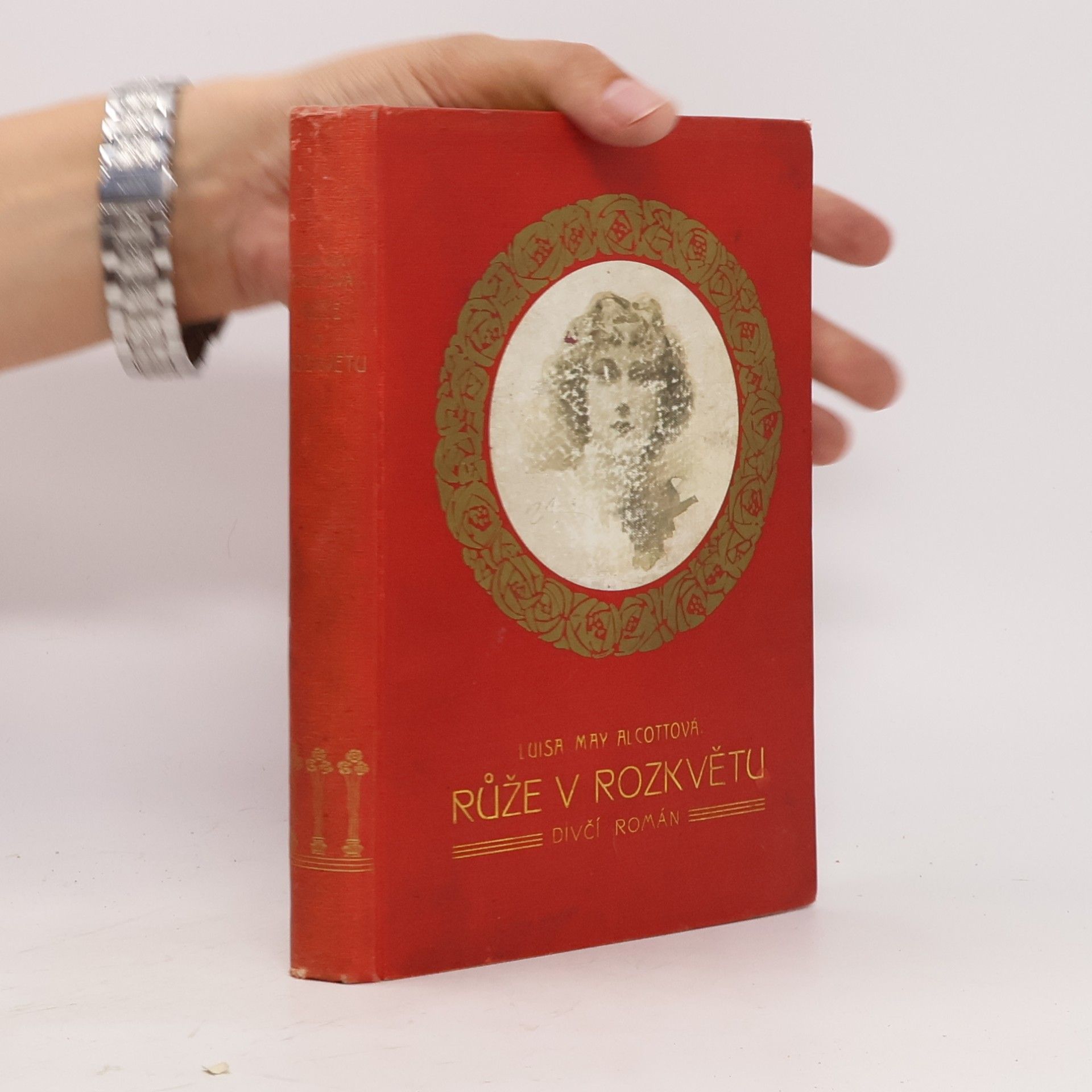 Louisa May Alcott Růže v rozkvětu