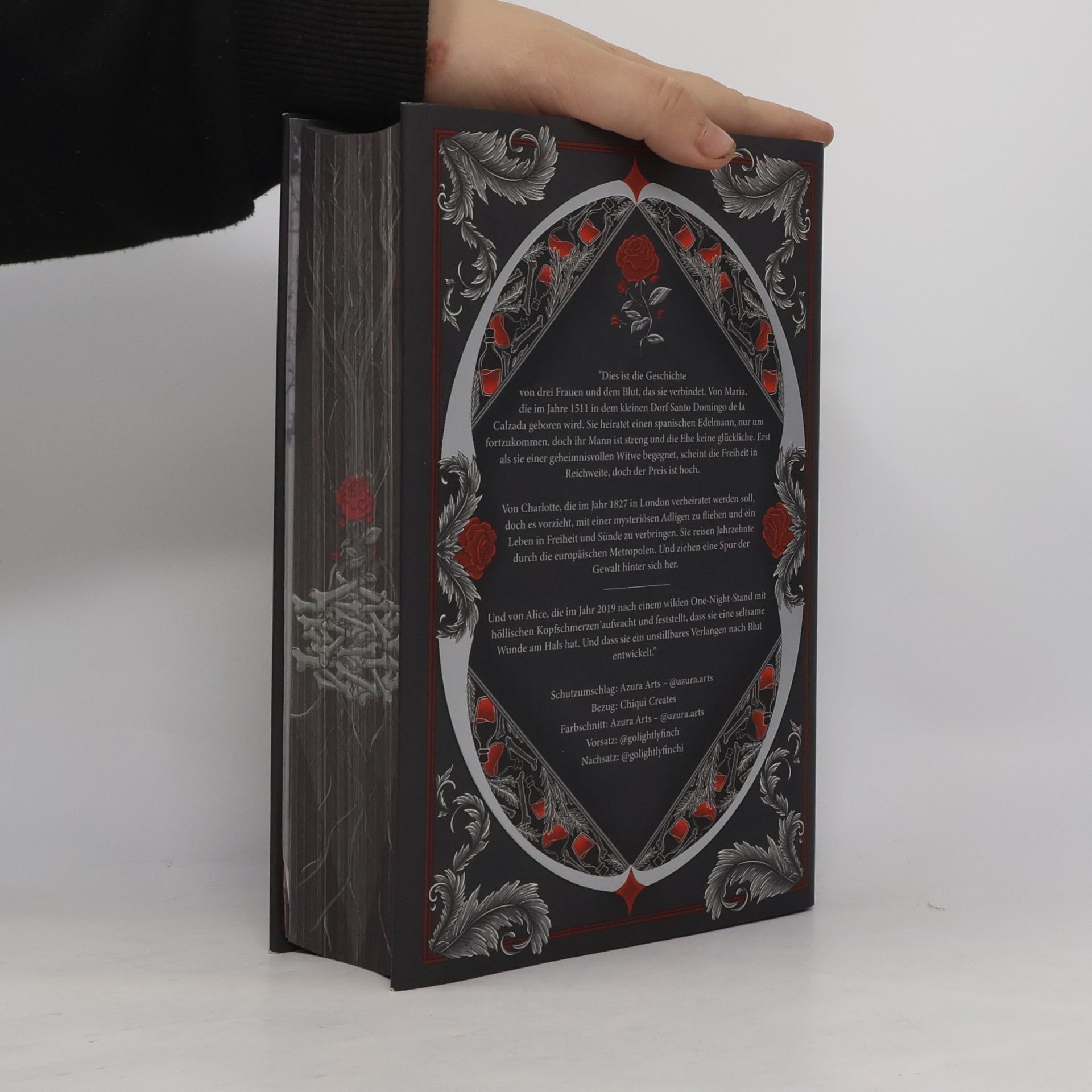 Victoria Schwabová Bury Our Bones In The Midnight Soil