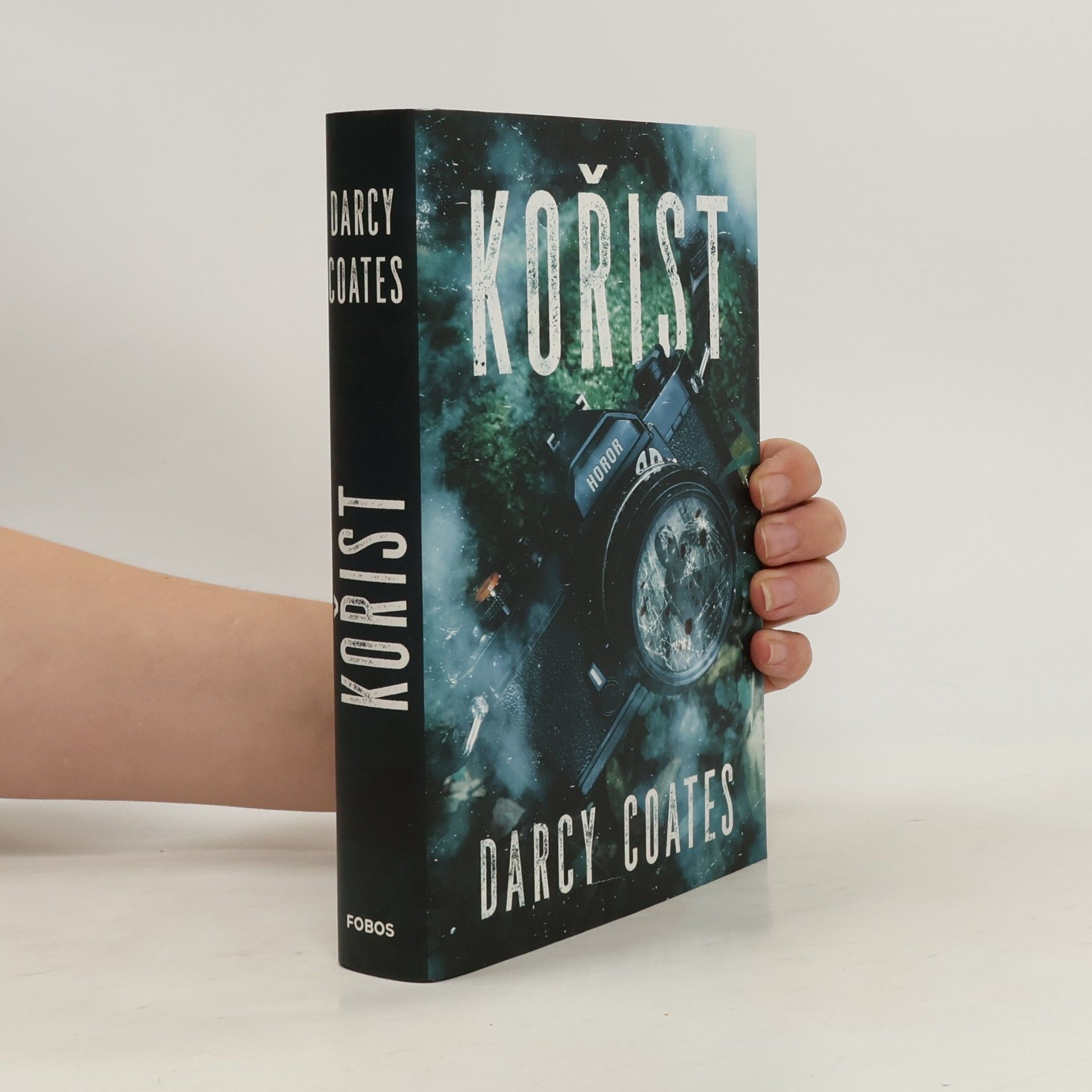 Darcy Coates Kořist