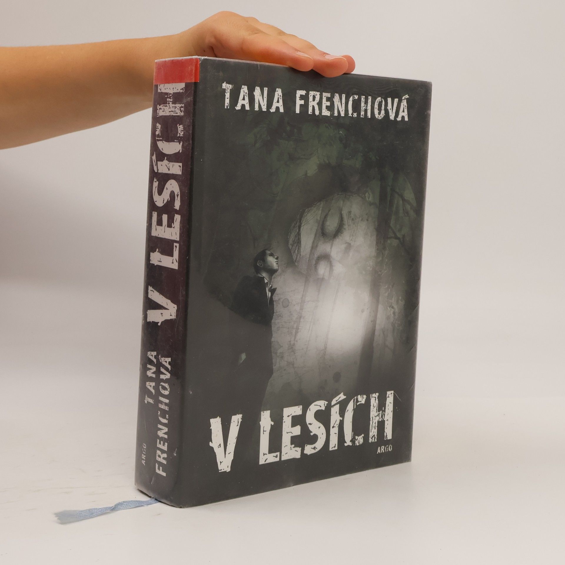 Tana French V lesích