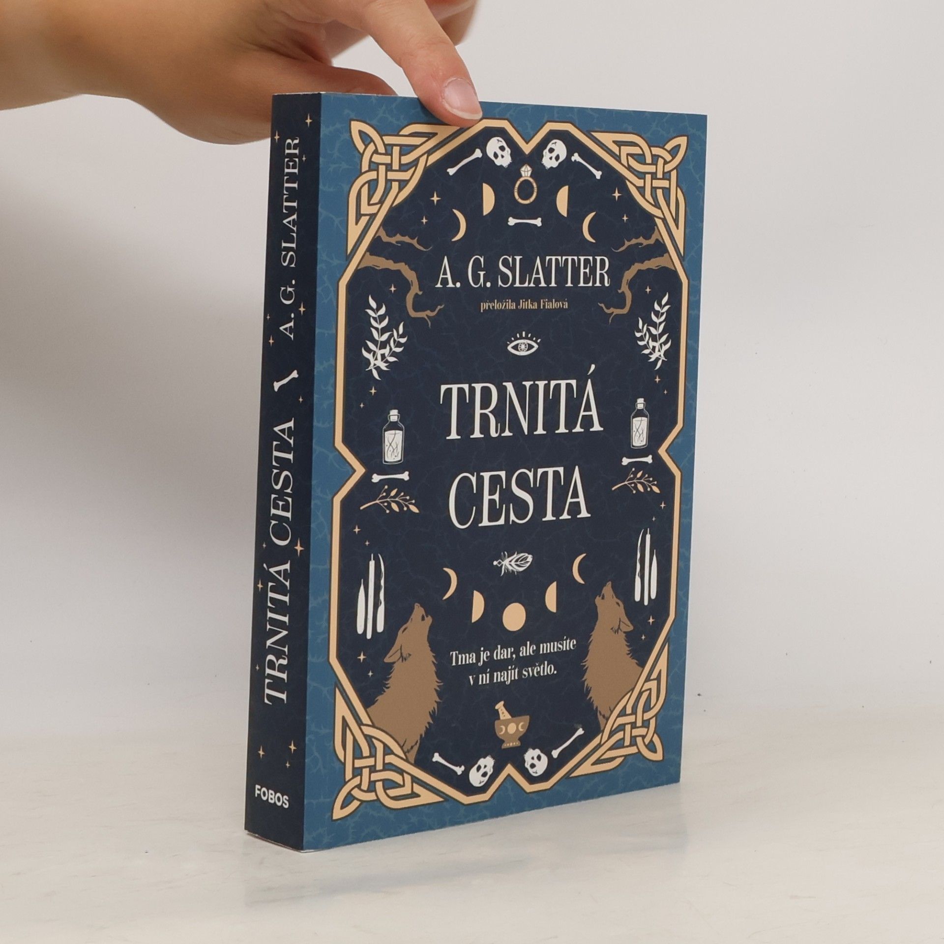 Angela Slatter Trnitá cesta