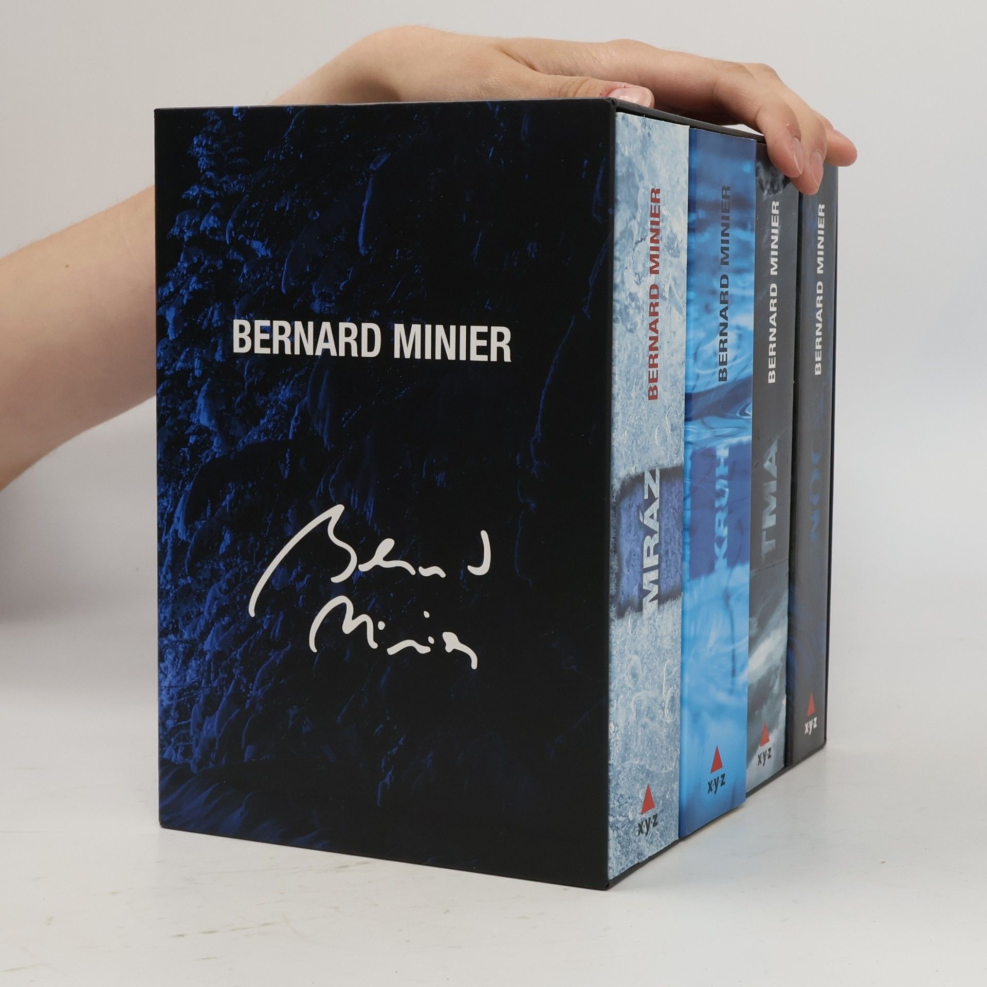 Bernard Minier Mráz, Kruh, Tma, Noc