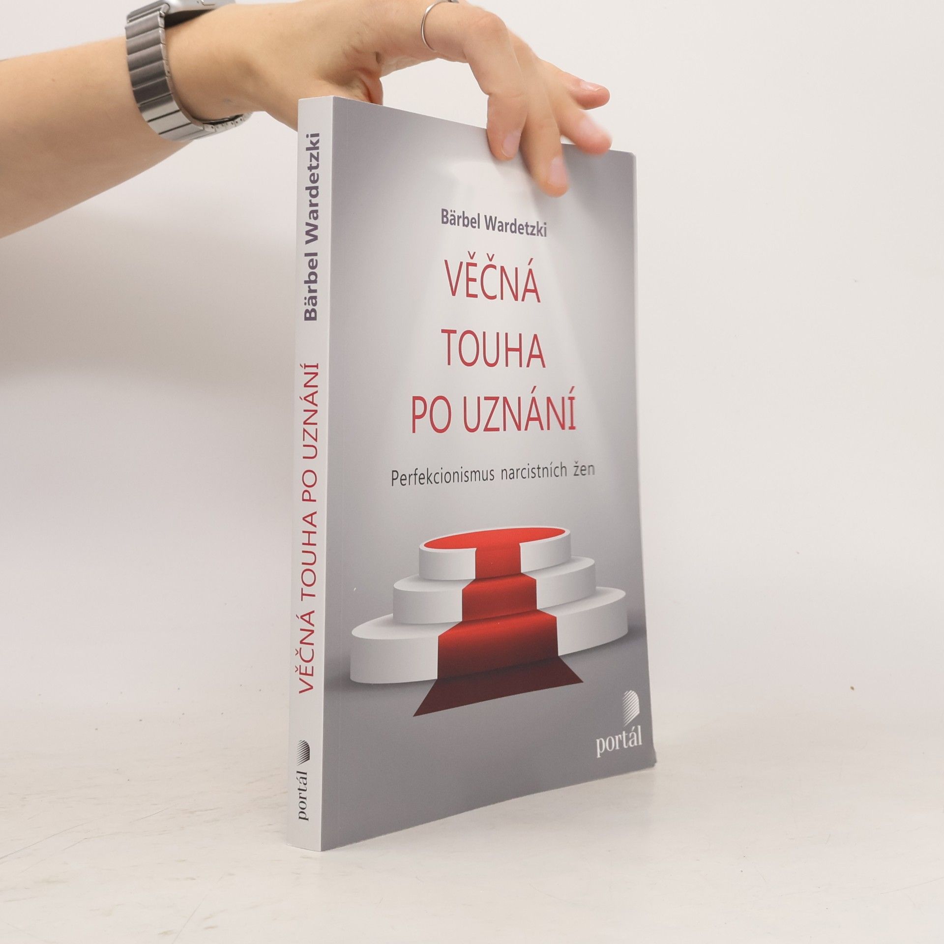 Věčná touha po uznání: perfekcionismus narcistních žen