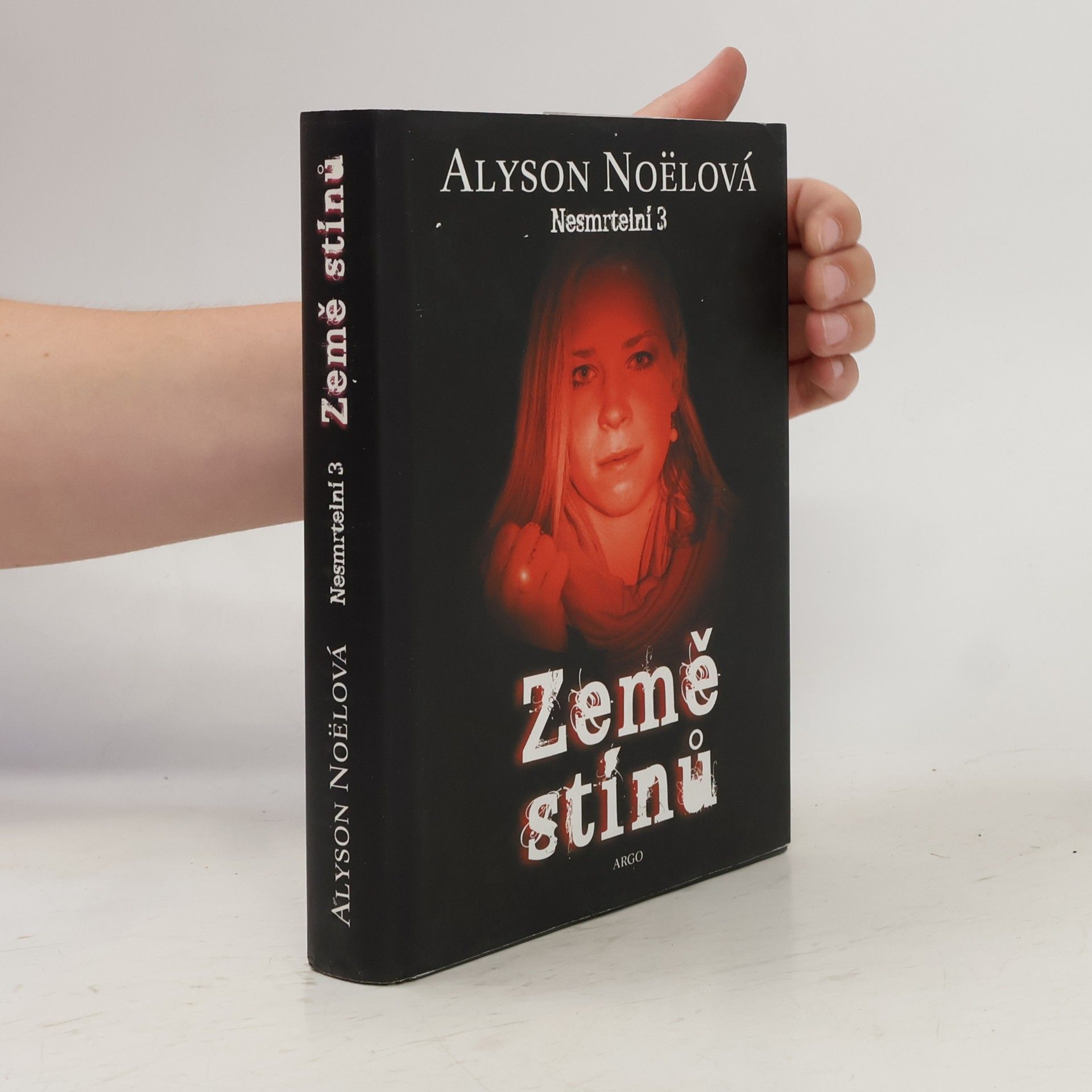 Alyson Noël Země stínů. Nesmrtelní 3