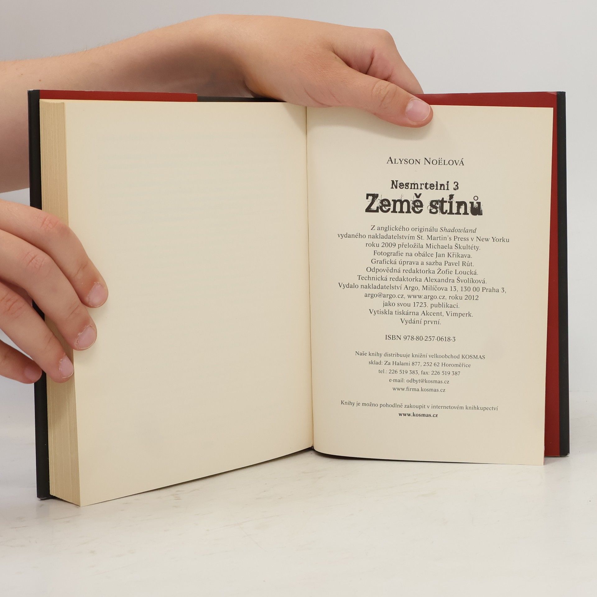 Alyson Noël Země stínů. Nesmrtelní 3
