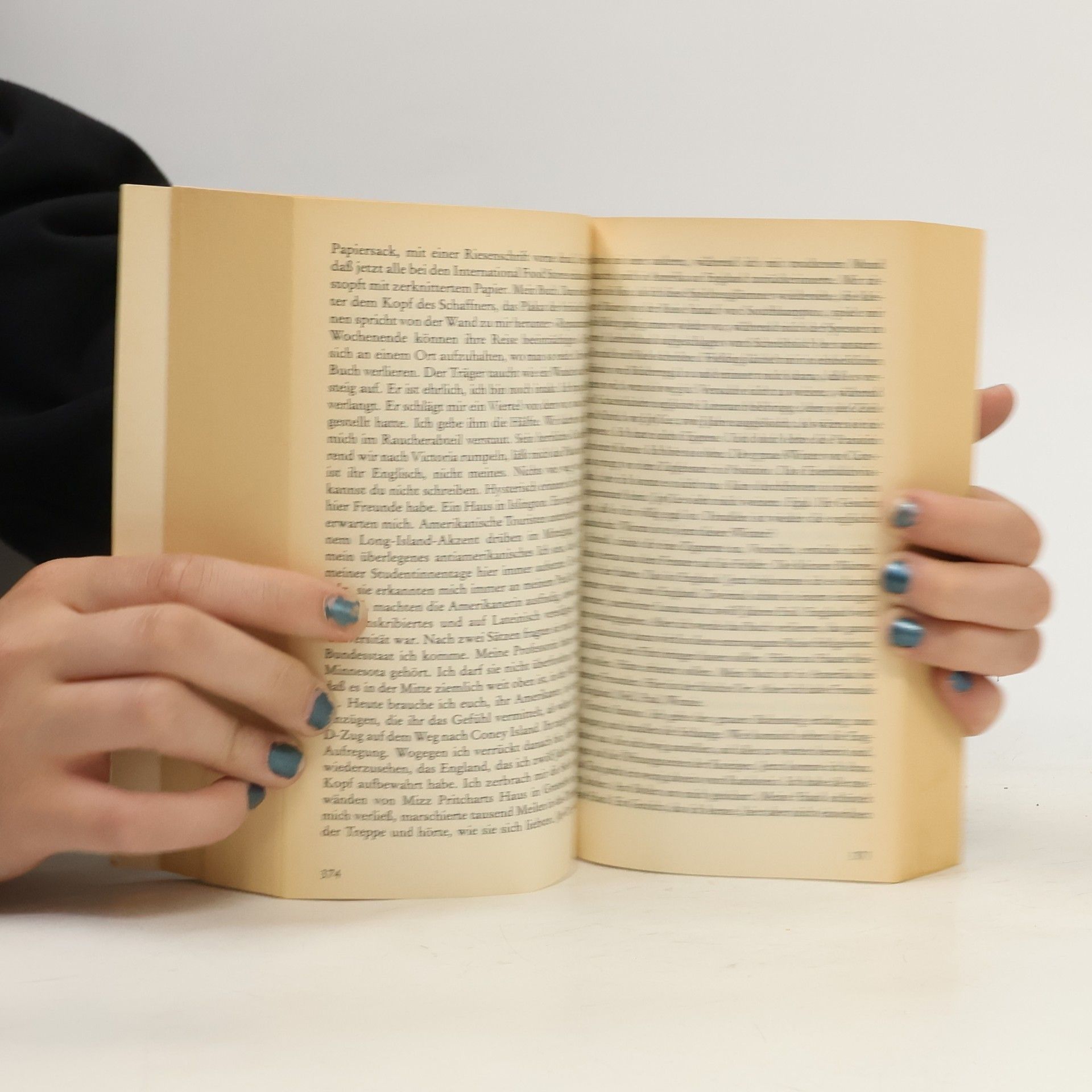 Kate Millett Fliegen / Flying
