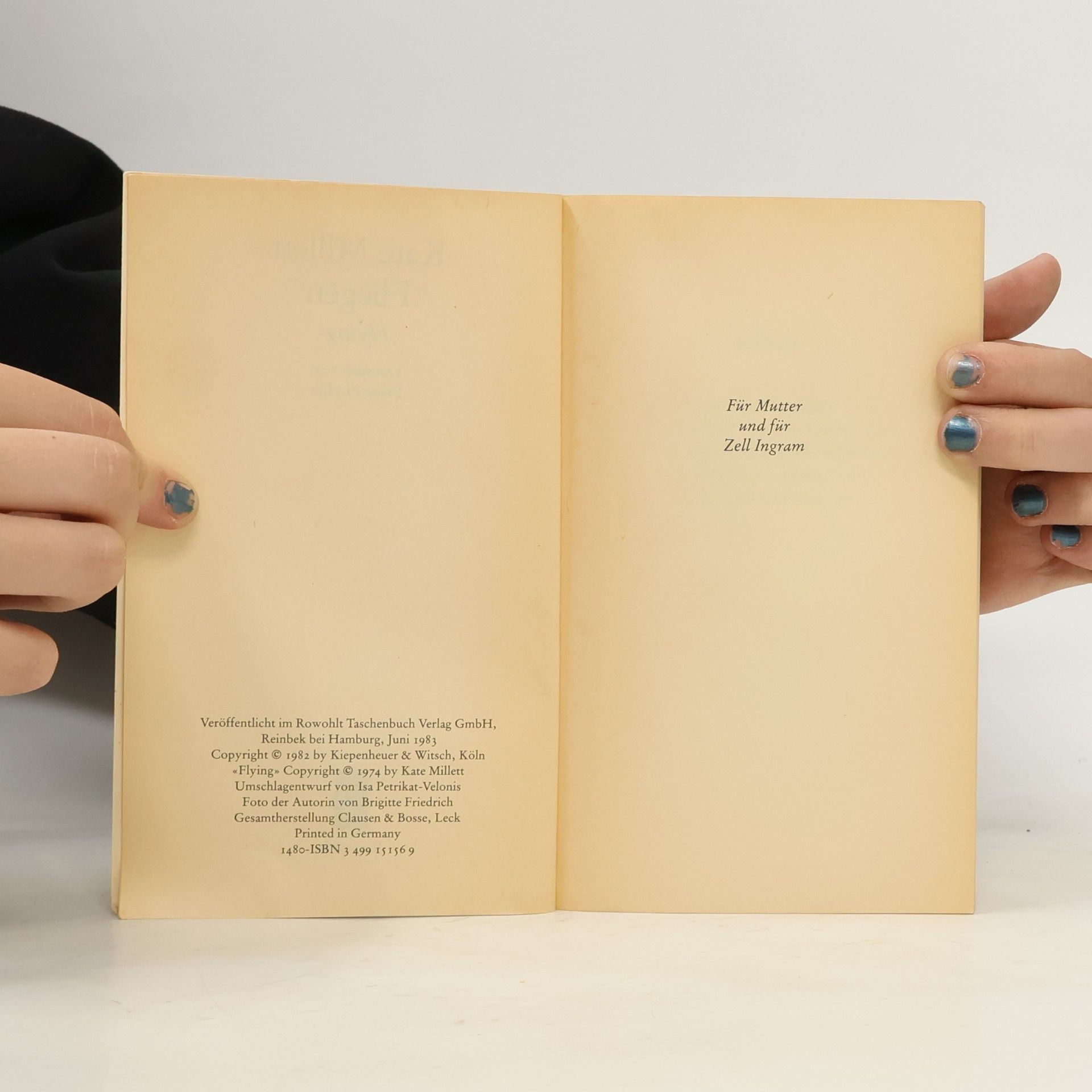 Kate Millett Fliegen / Flying
