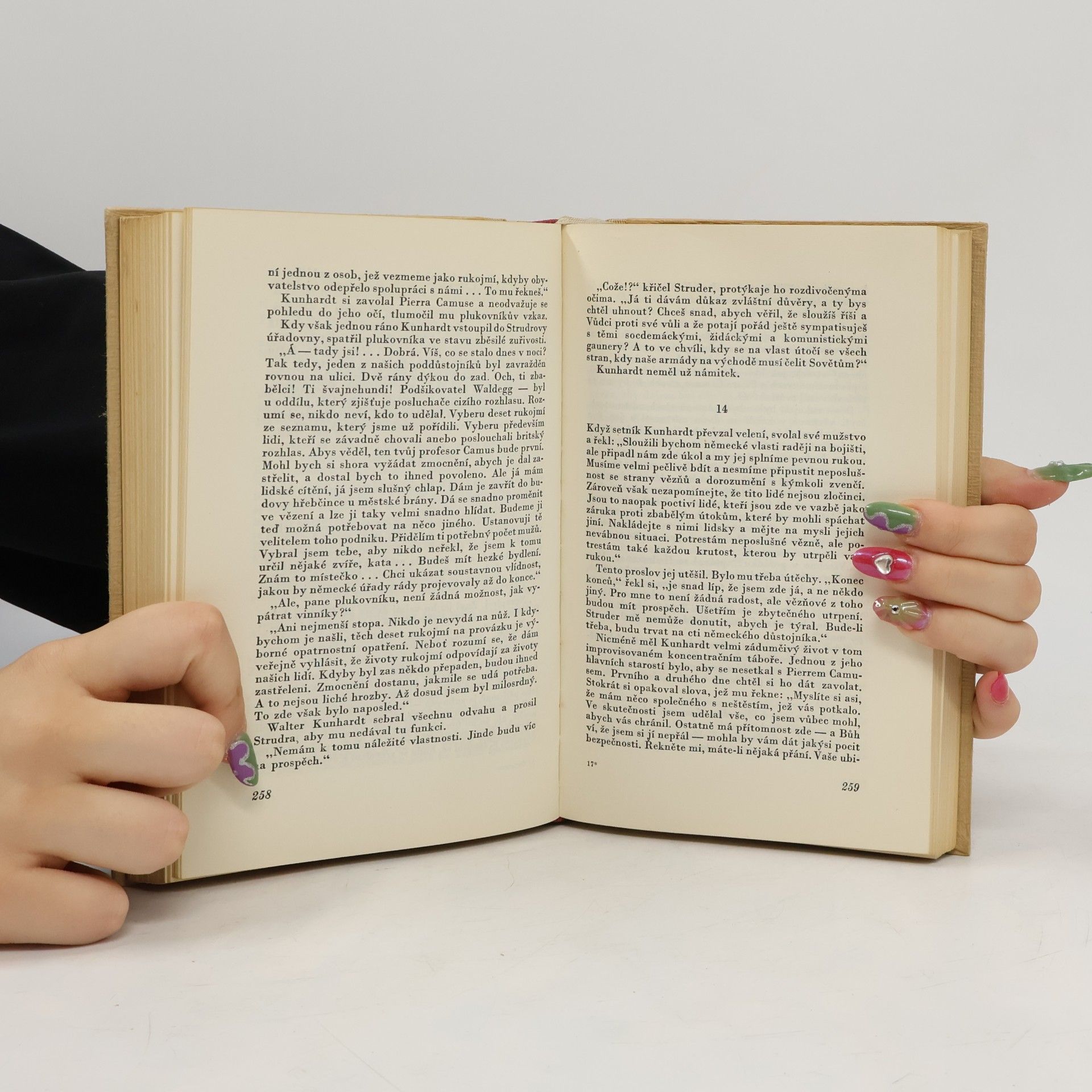Various authors Desatero přikázání : deset kratších románů o Hitlerově válce proti mravnímu zákonu