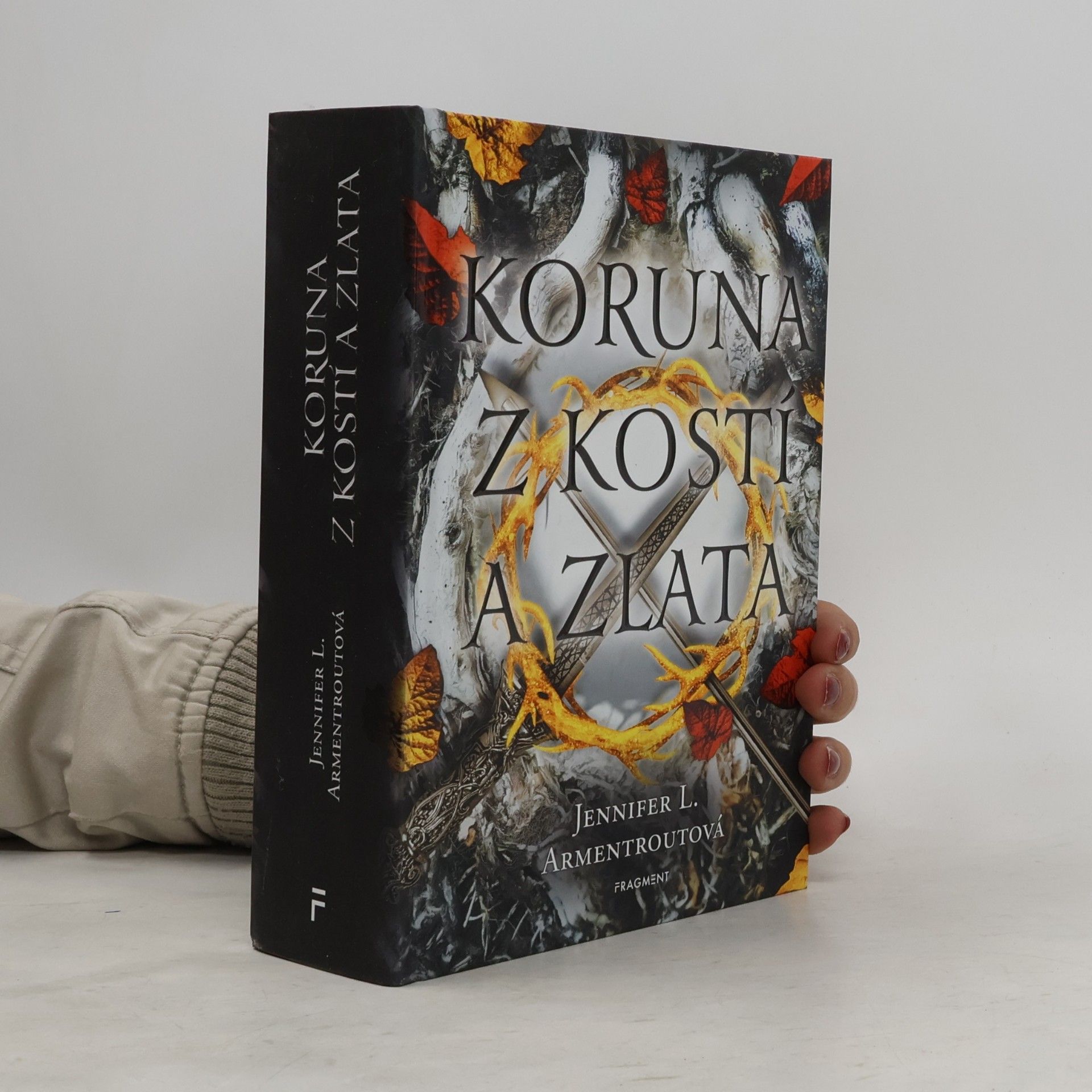Jennifer Armentrout Koruna z kostí a zlata