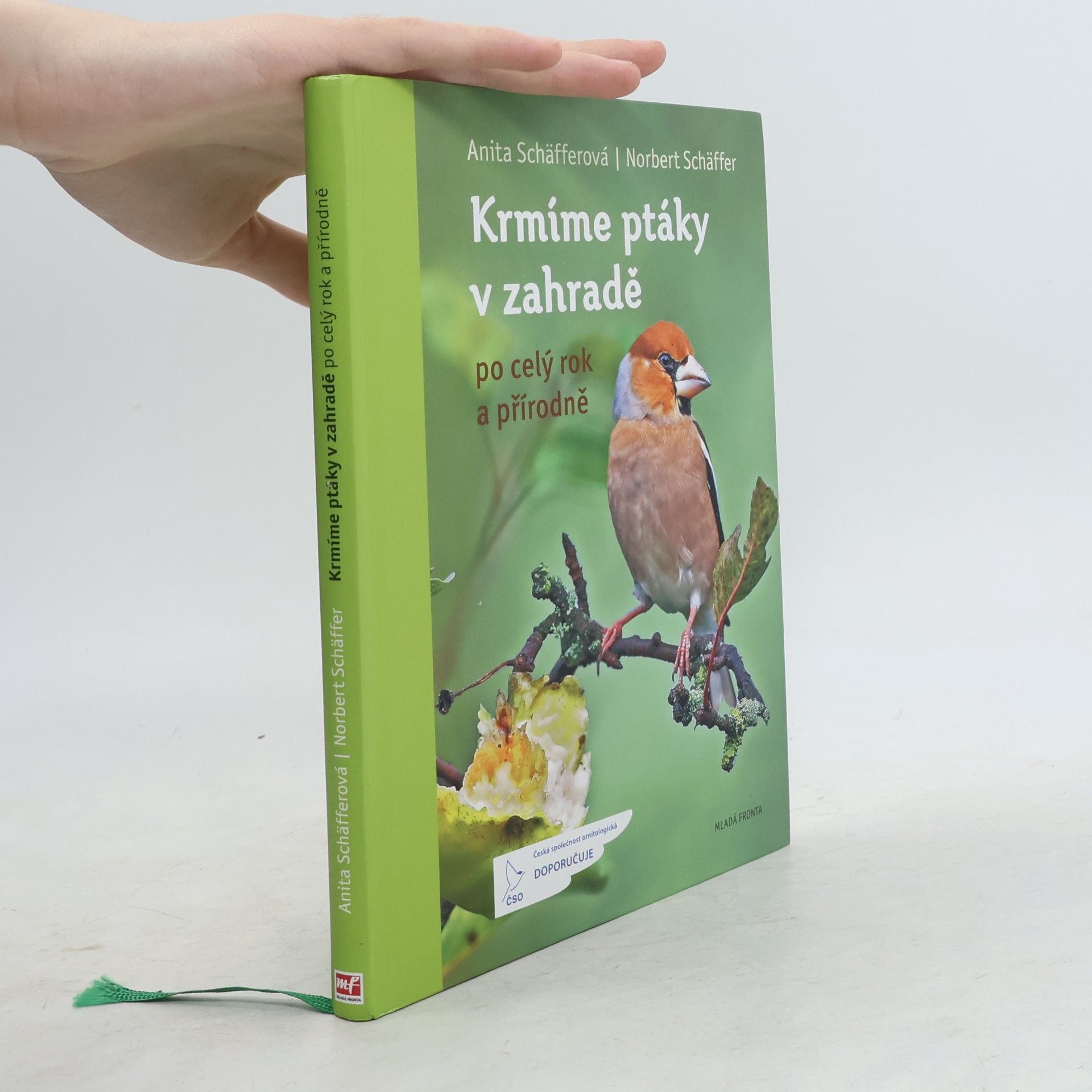Krmíme ptáky v zahradě : po celý rok a přírodně