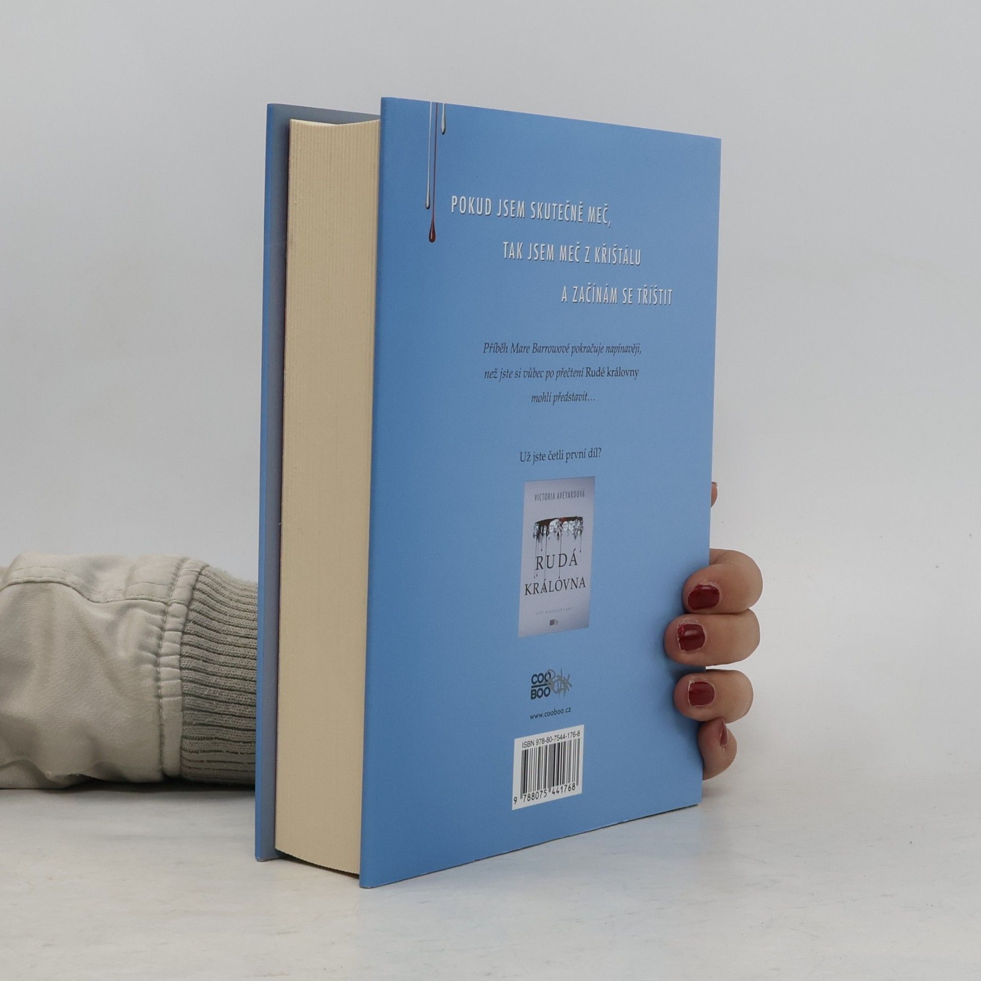Victoria Aveyard Křišťálový meč