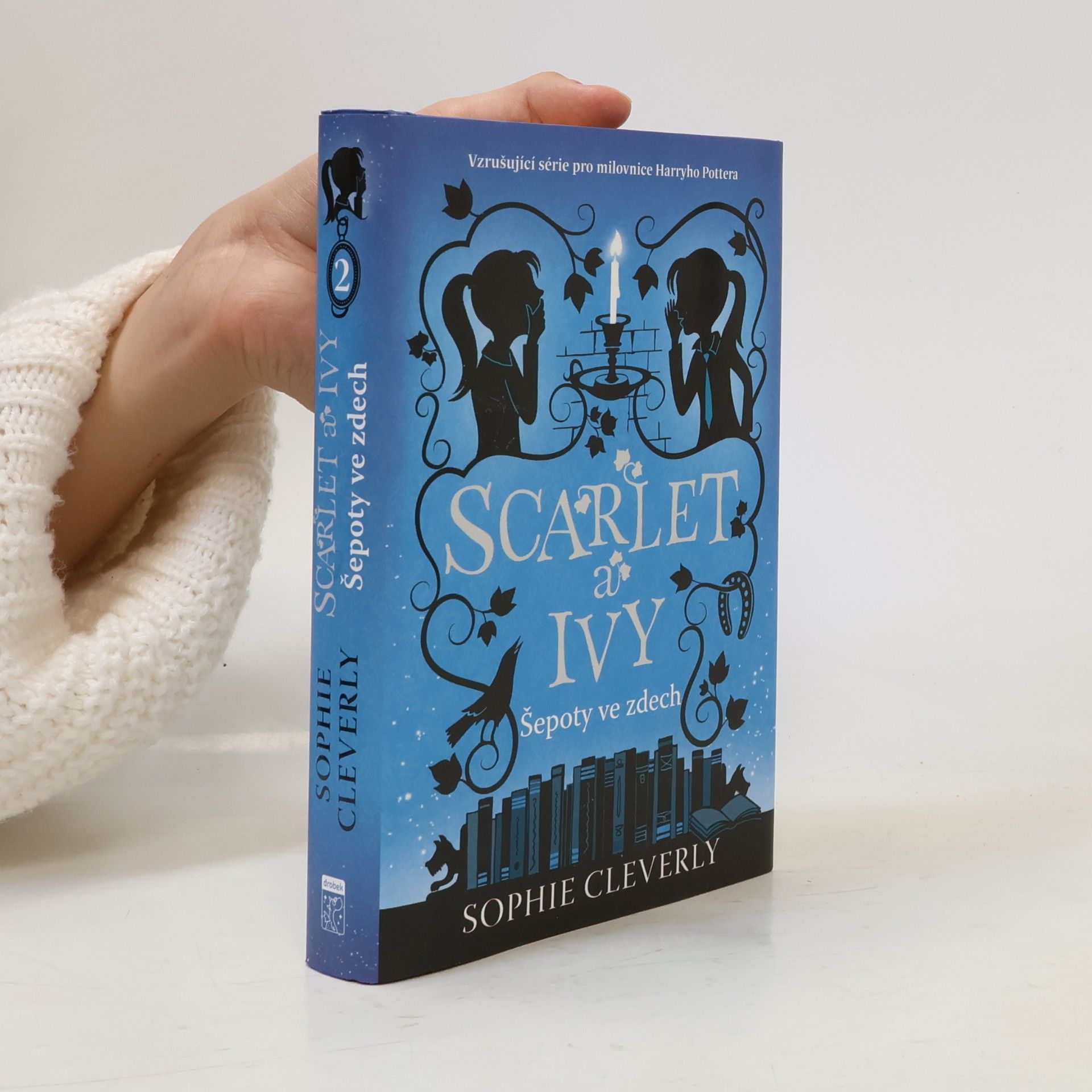 Sophie Cleverly Scarlet a Ivy. Šepoty ve zdech