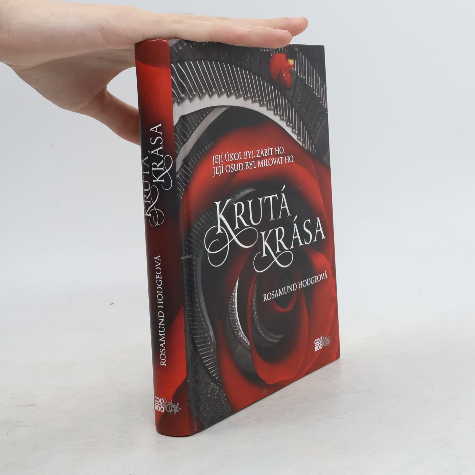 Rosamund Hodge Krutá krása