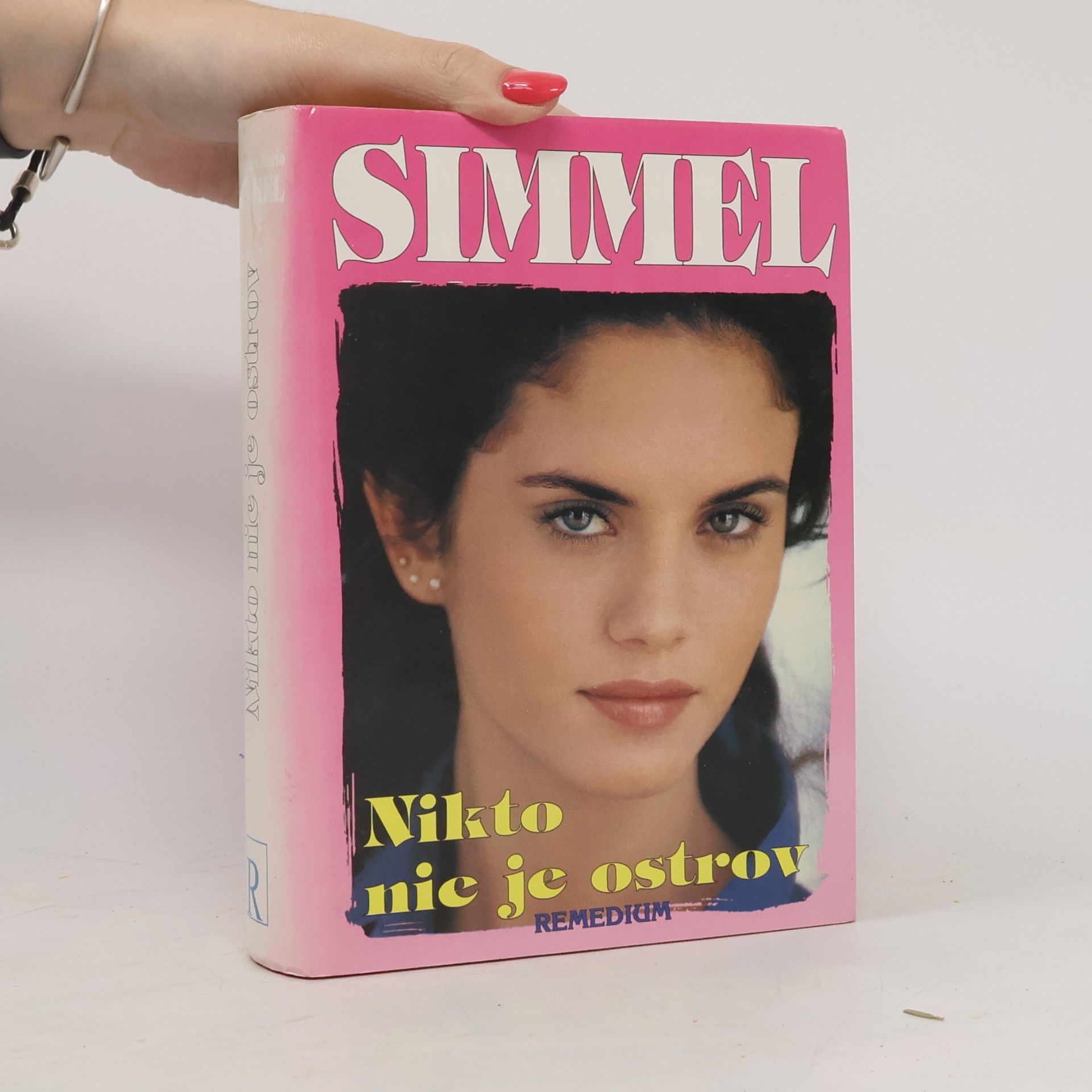 Johannes Mario Simmel Nikto nie je ostrov