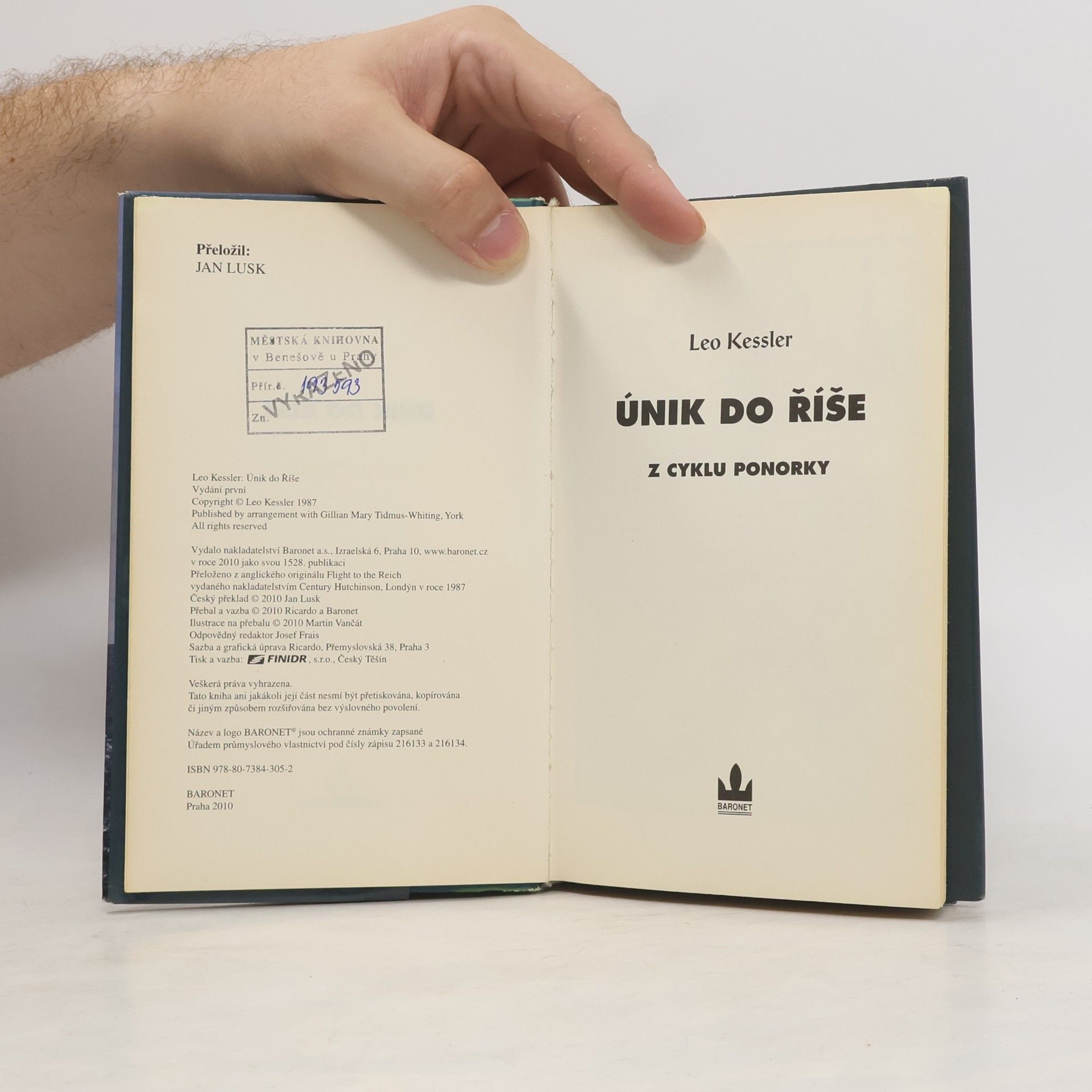 Charles Whiting Únik do Říše : z cyklu Ponorky