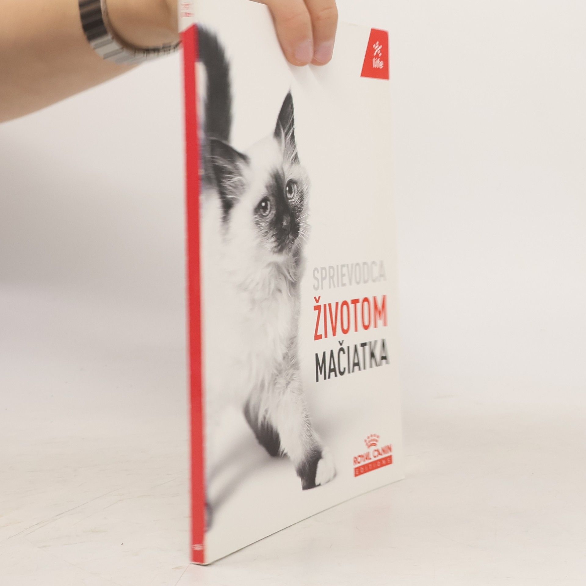 Kolektív autorov Sprievodca životom mačiatka