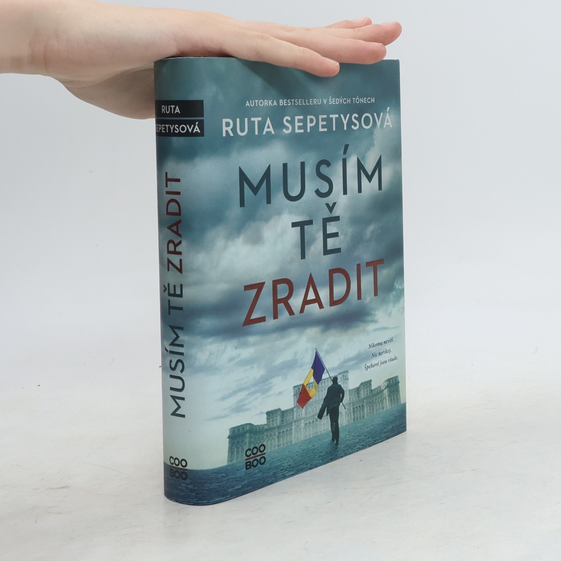Ruta Sepetys Musím tě zradit