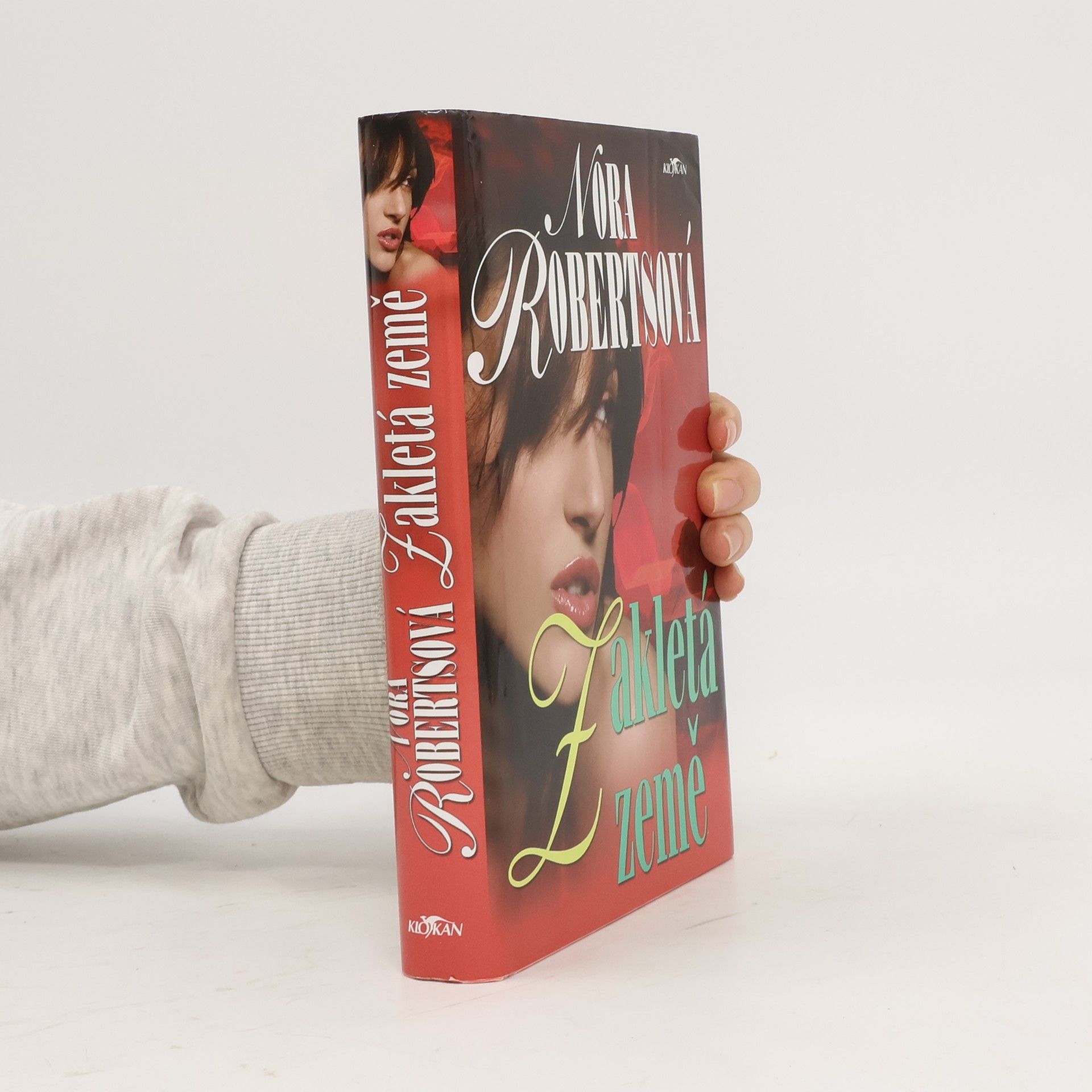 Nora Roberts Zakletá země