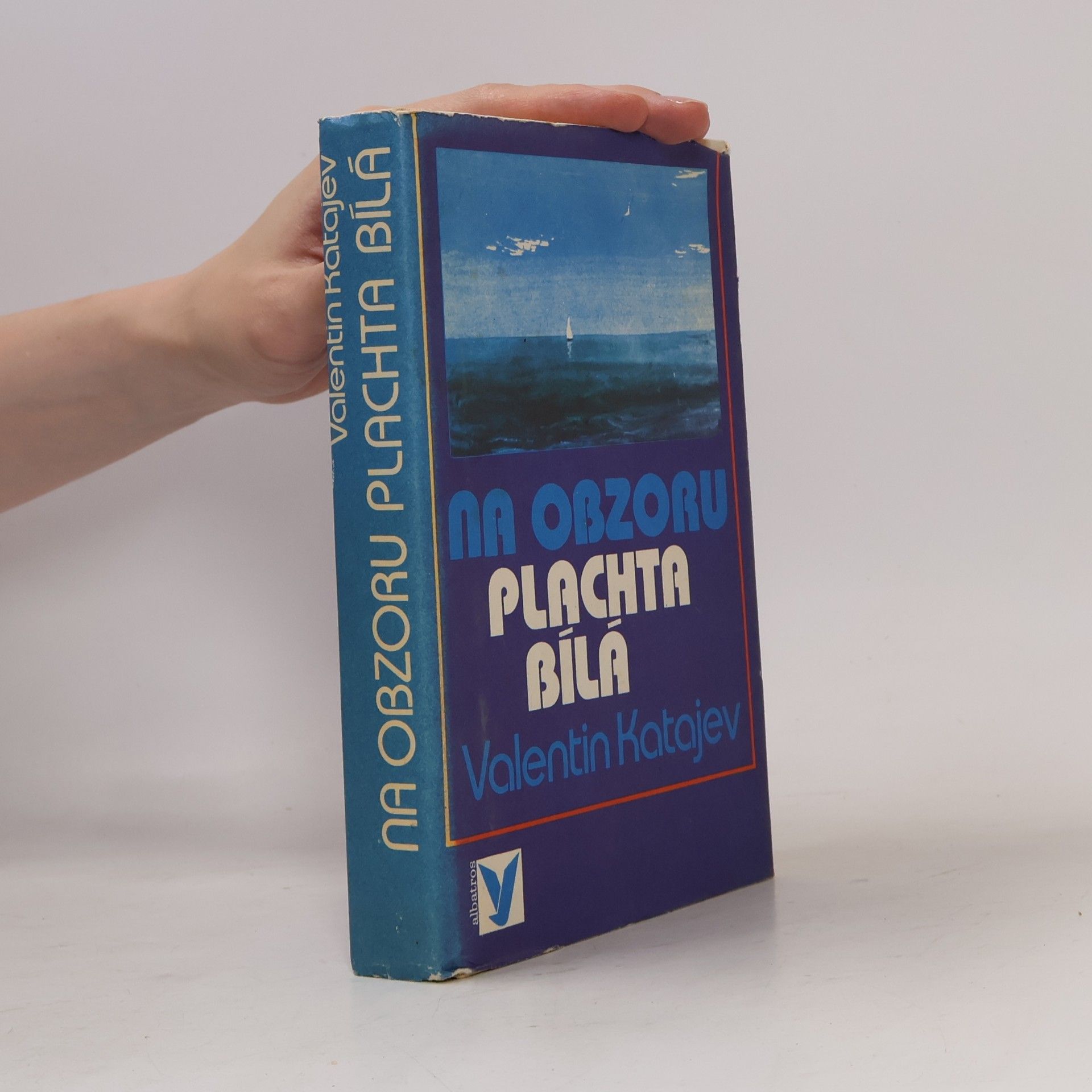 Valentin Petrovič Katajev Na obzoru plachta bílá