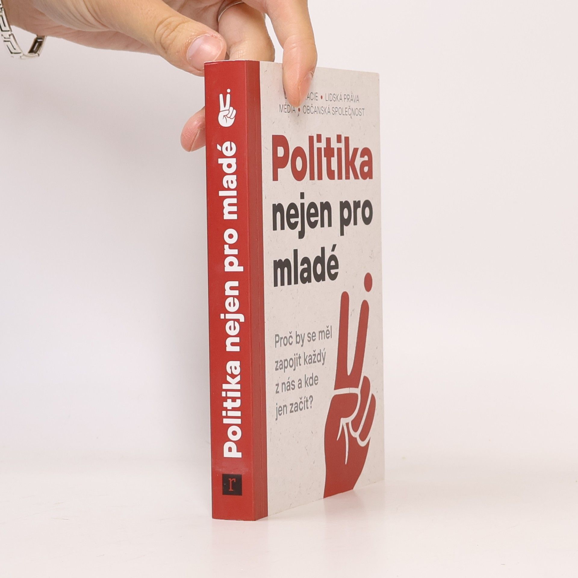 Kolektiv autorů Politika nejen pro mladé : Proč by se měl zapojit každý z nás a kde jen začít?
