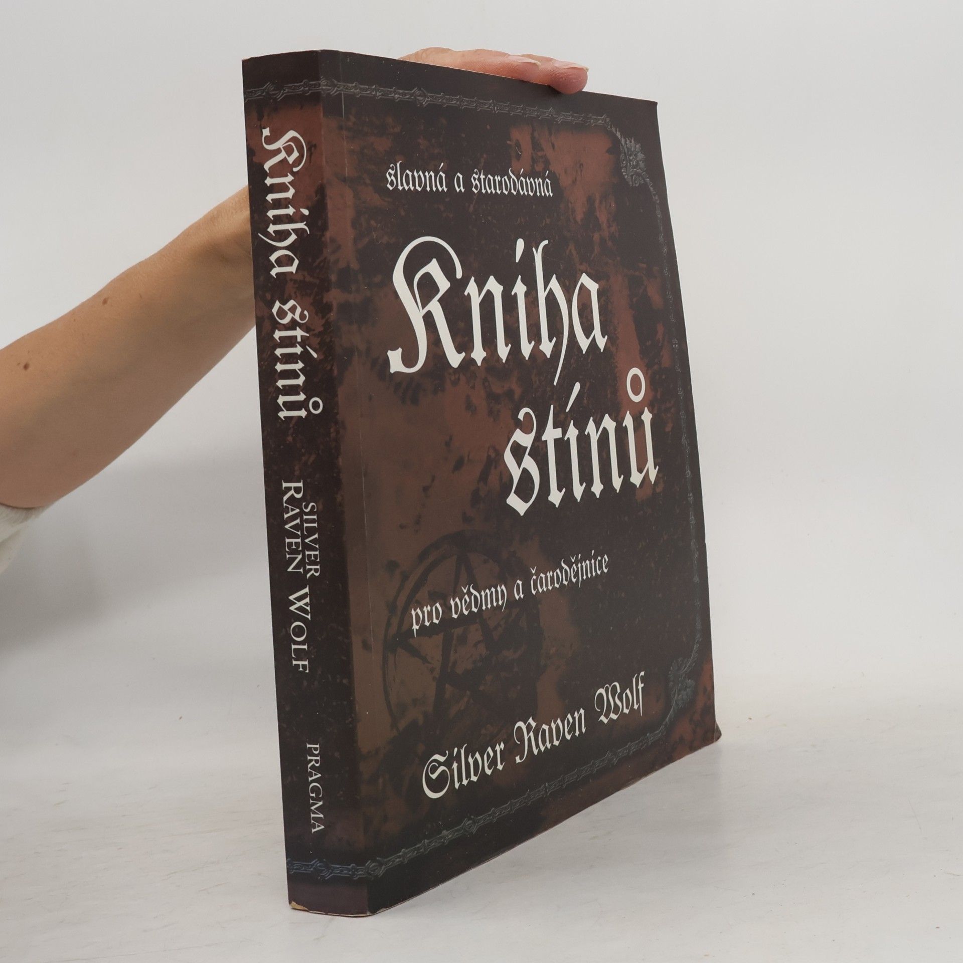 Silver Raven Wolf Slavná a starodávná kniha stínů pro vědmy a čarodějnice