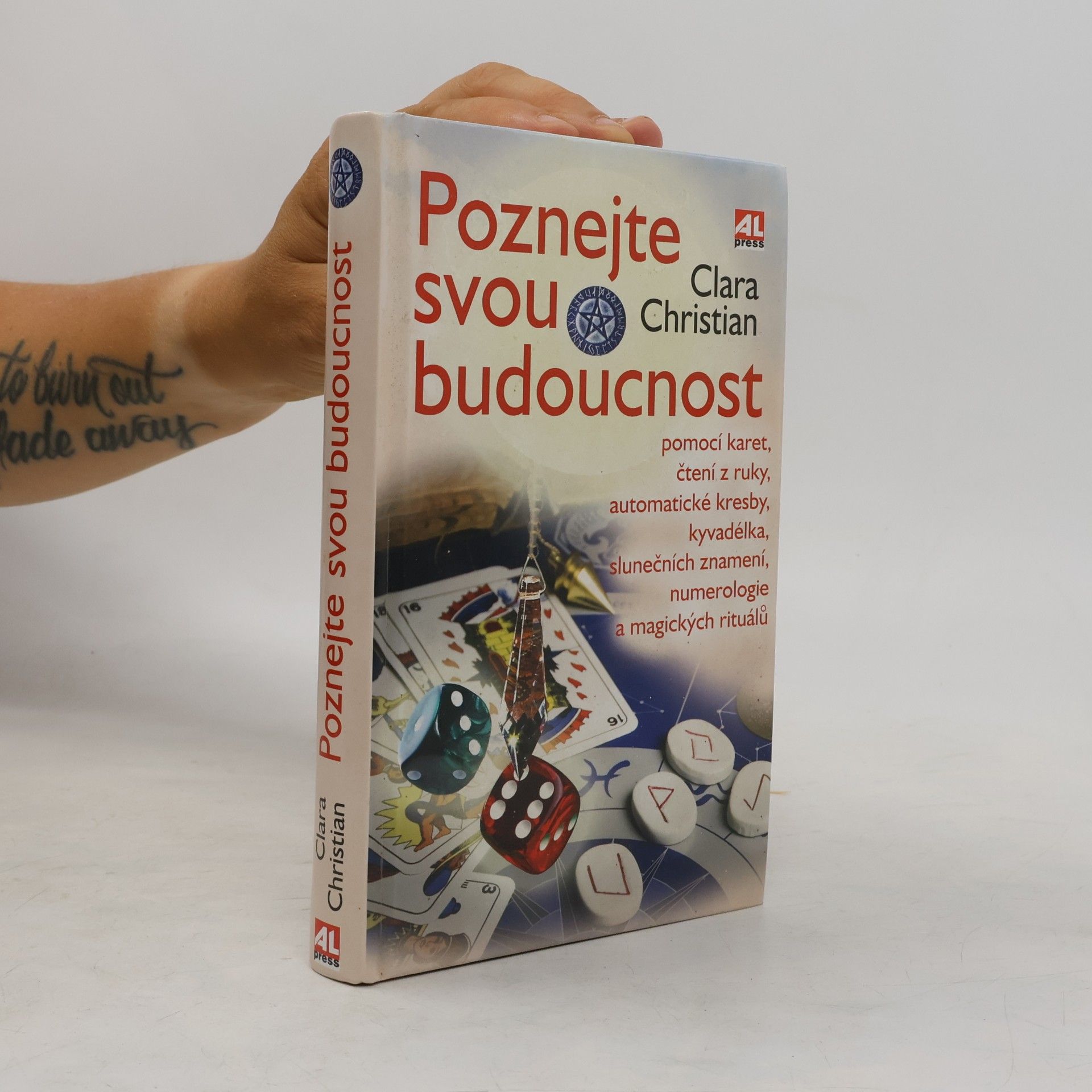 Clara Christian Poznejte svou budoucnost pomocí karet, čtení z ruky, automatické kresby, kyvadélka, slunečních znamení, numerologie a magických rituálů