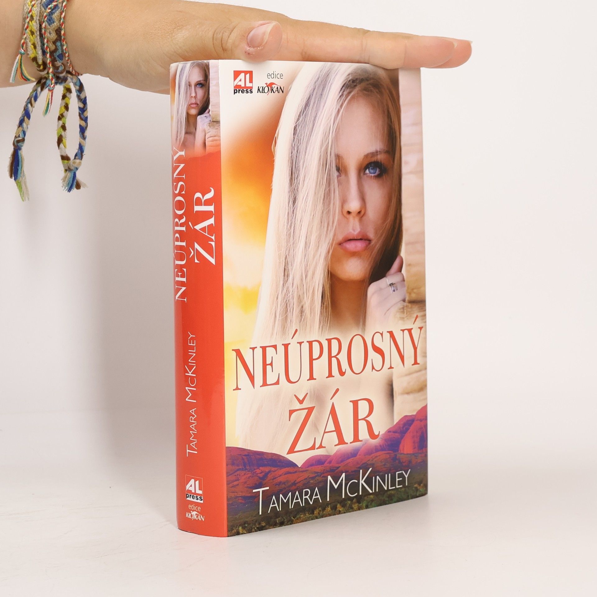 Tamara McKinley Neúprosný žár