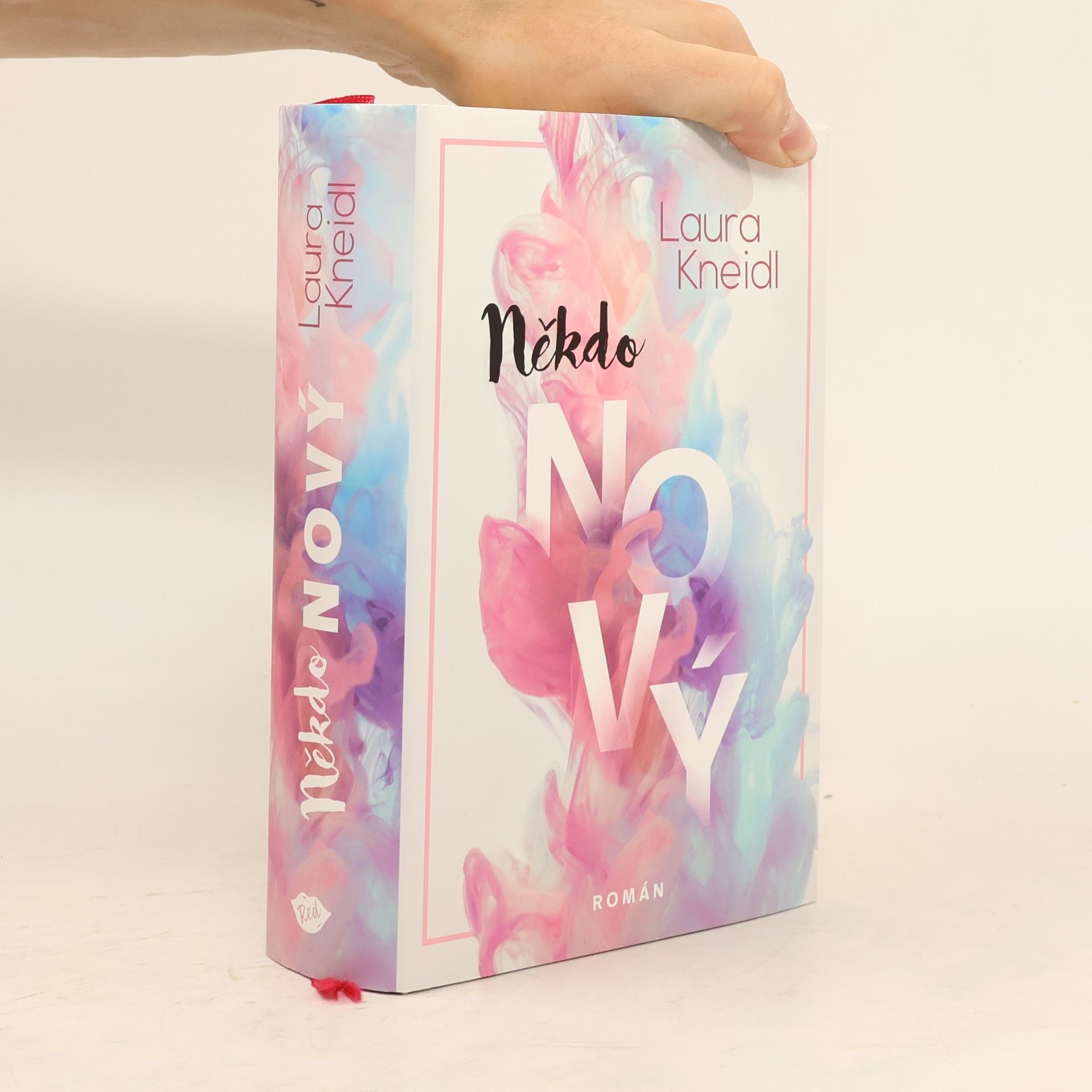 Laura Kneidl Někdo nový