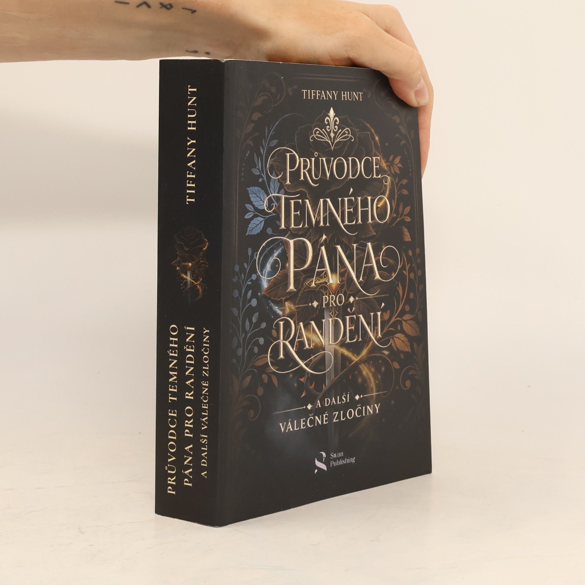Tiffany Hunt Průvodce temného pána pro randění a další válečné zločiny