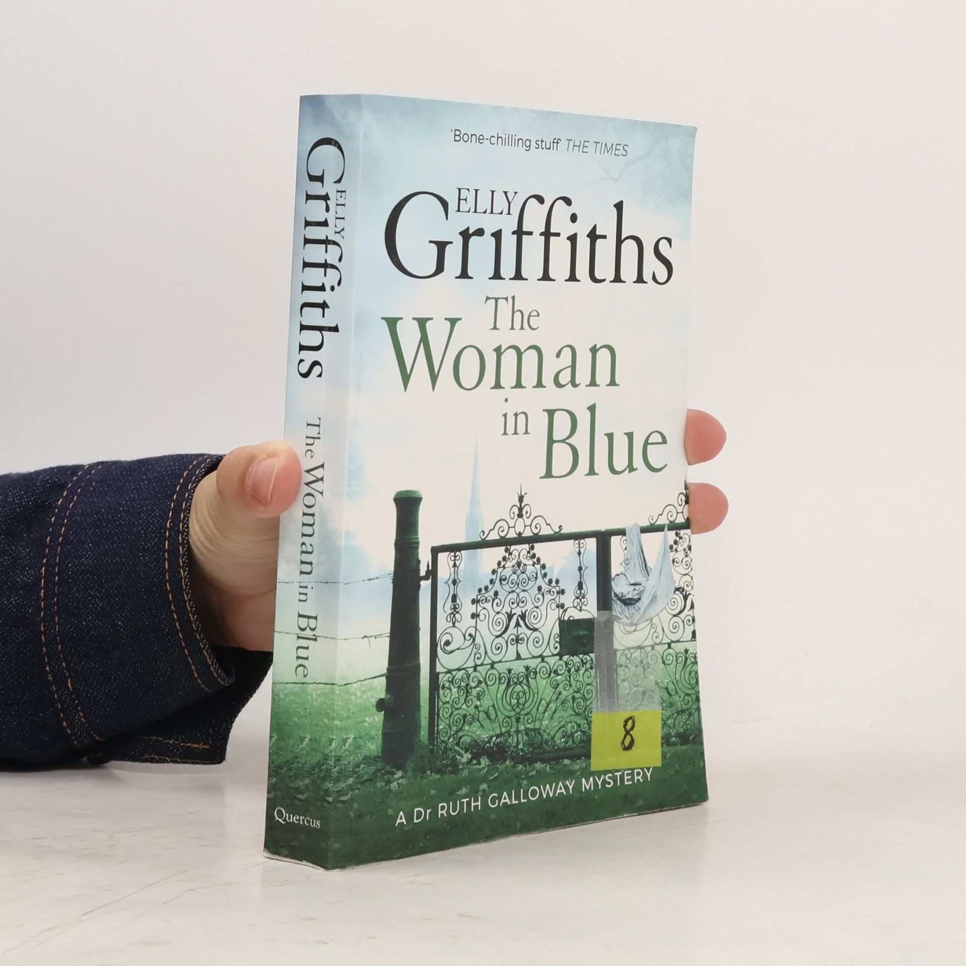 Elly Griffiths The Woman in Blue