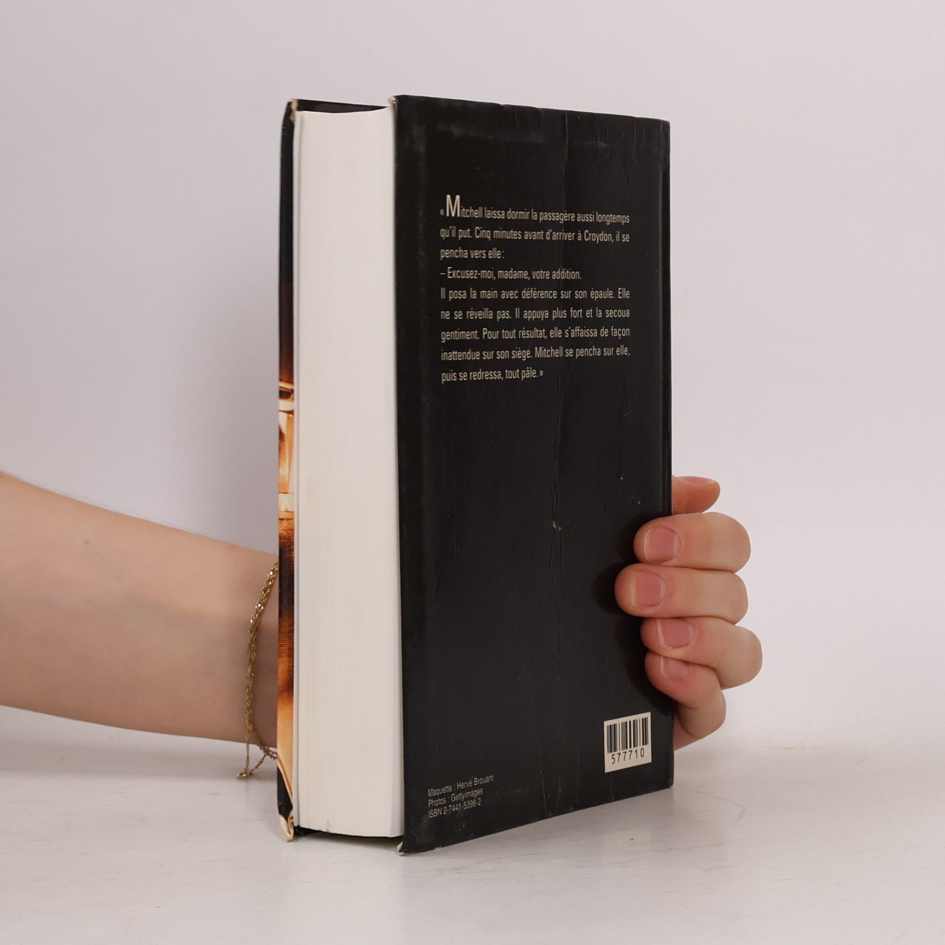Agatha Christie Le couteau sur la nuque. La mort dans les nuages