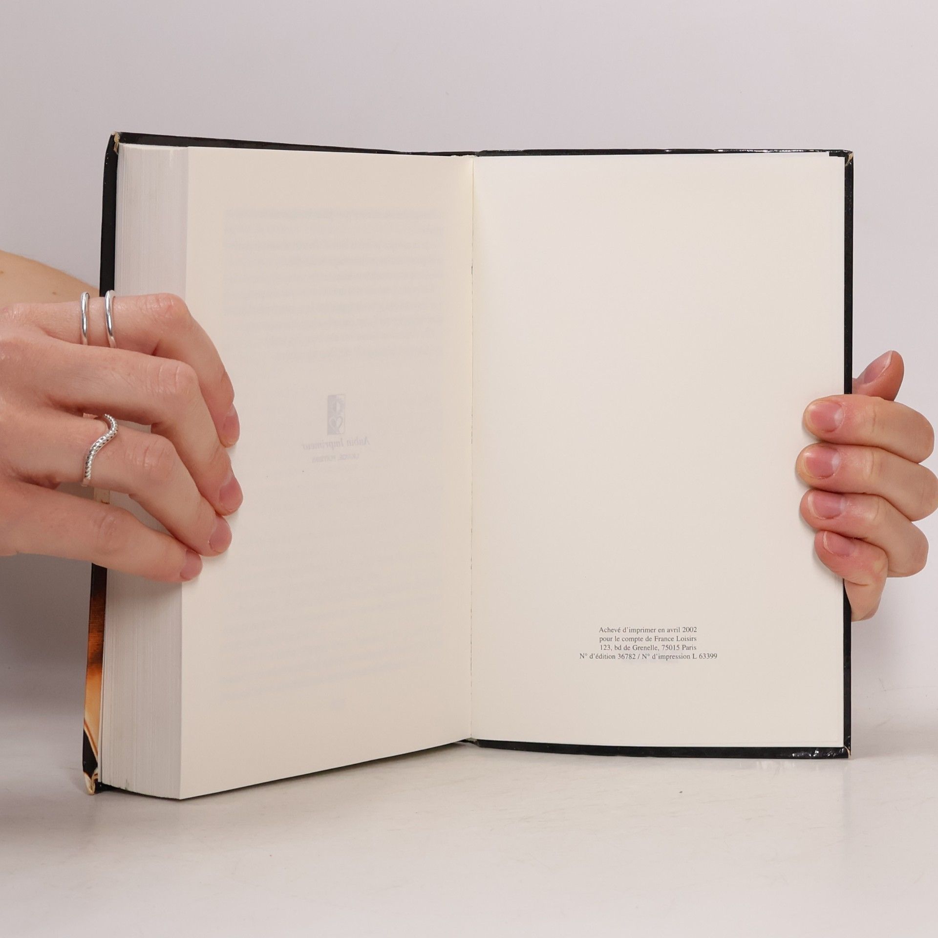 Agatha Christie Le couteau sur la nuque. La mort dans les nuages