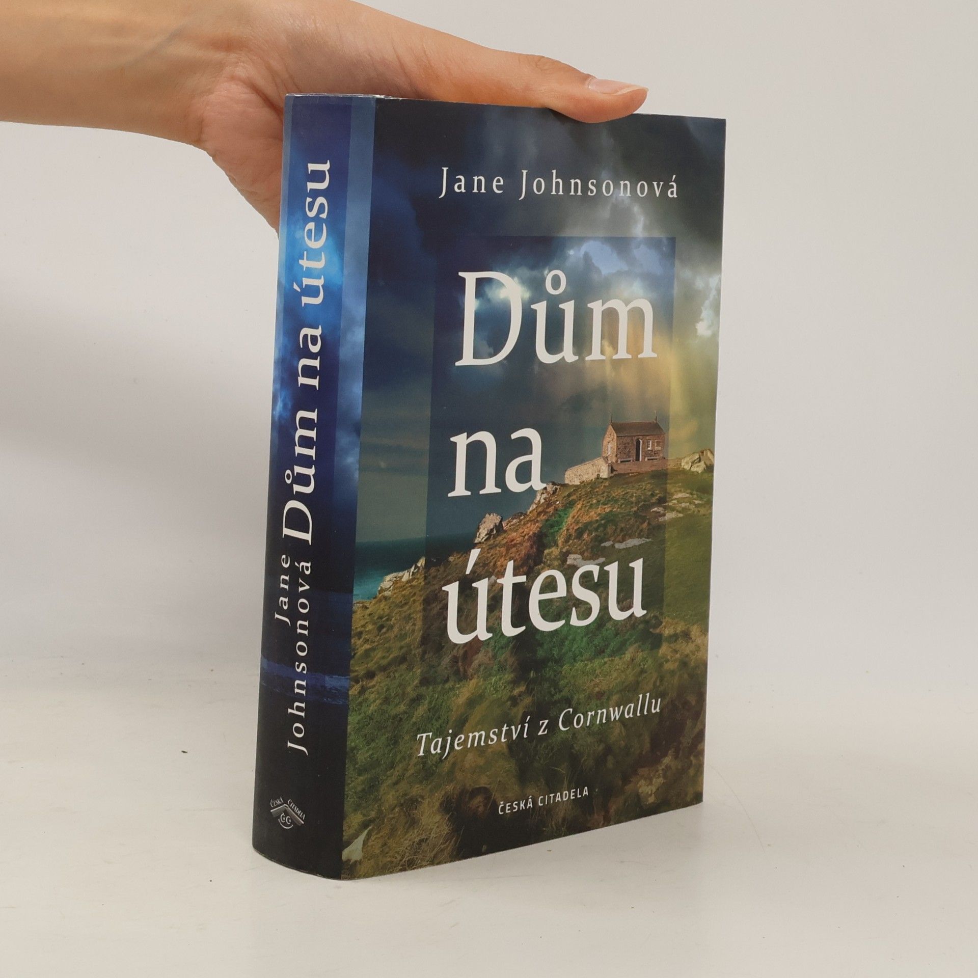 Dům na útesu : tajemství z Cornwallu