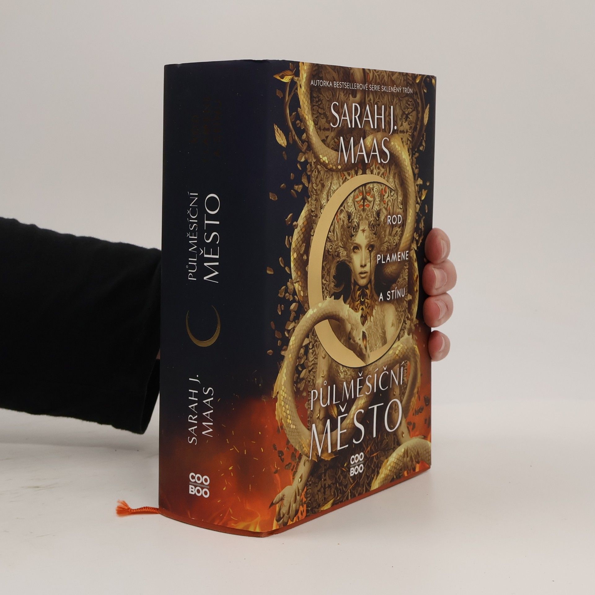 Sarah J. Maas Půlměsíční město. Rod plamene a stínu
