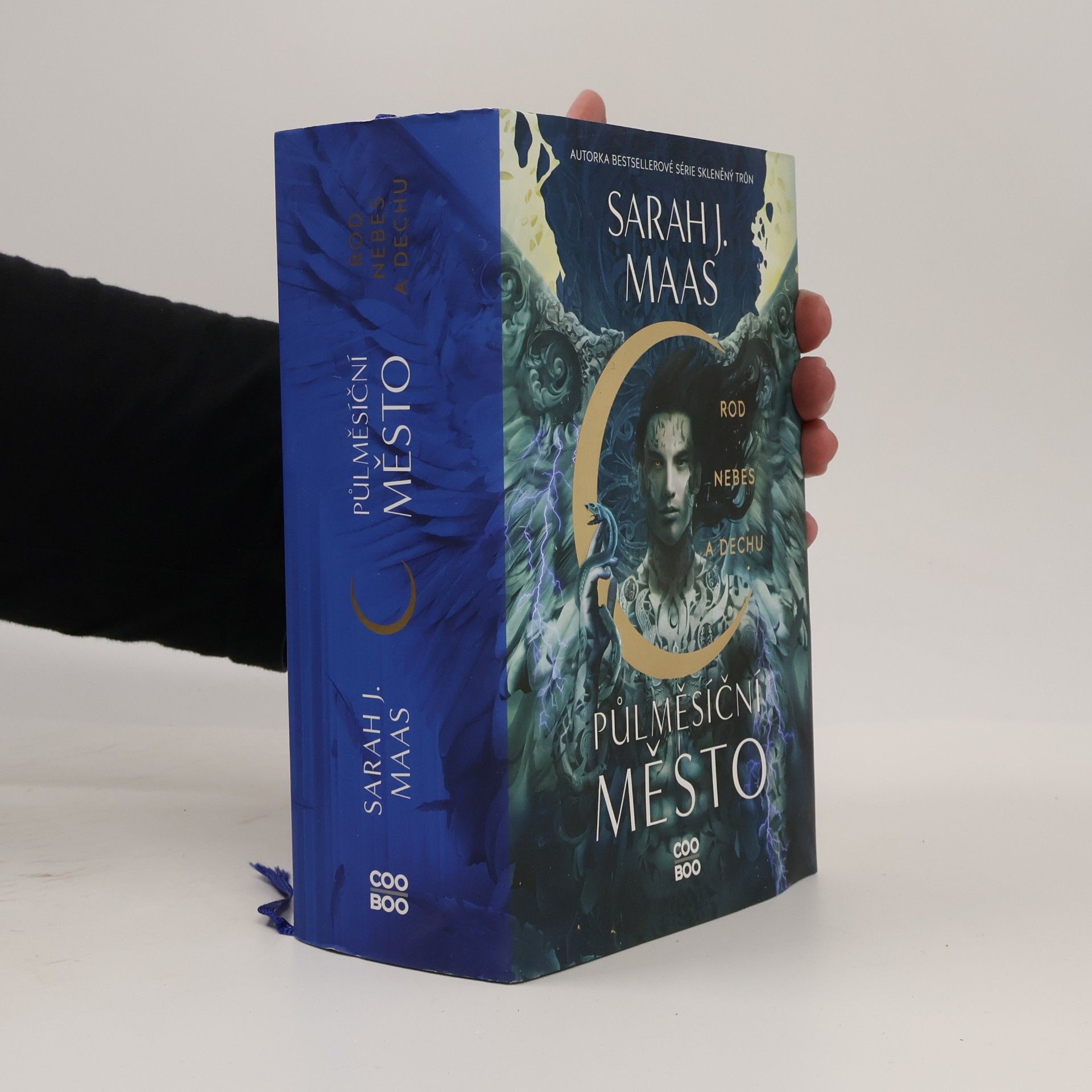 Sarah J. Maas Půlměsíční město. Rod nebes a dechu