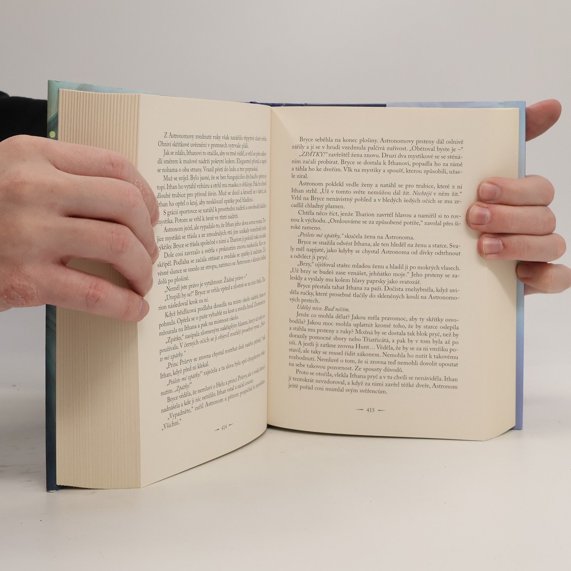 Sarah J. Maas Půlměsíční město. Rod nebes a dechu