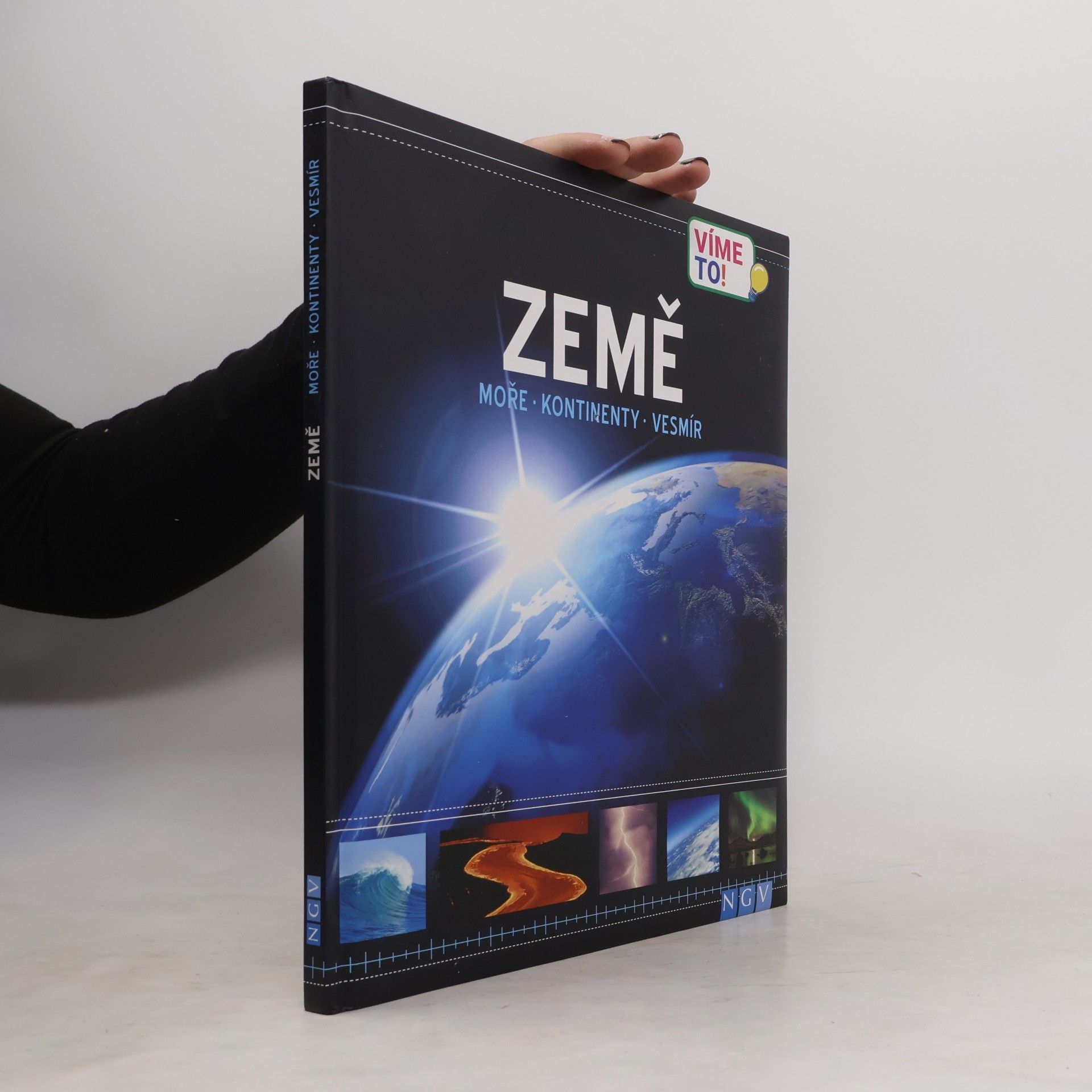 Země. Moře, kontinenty, vesmír
