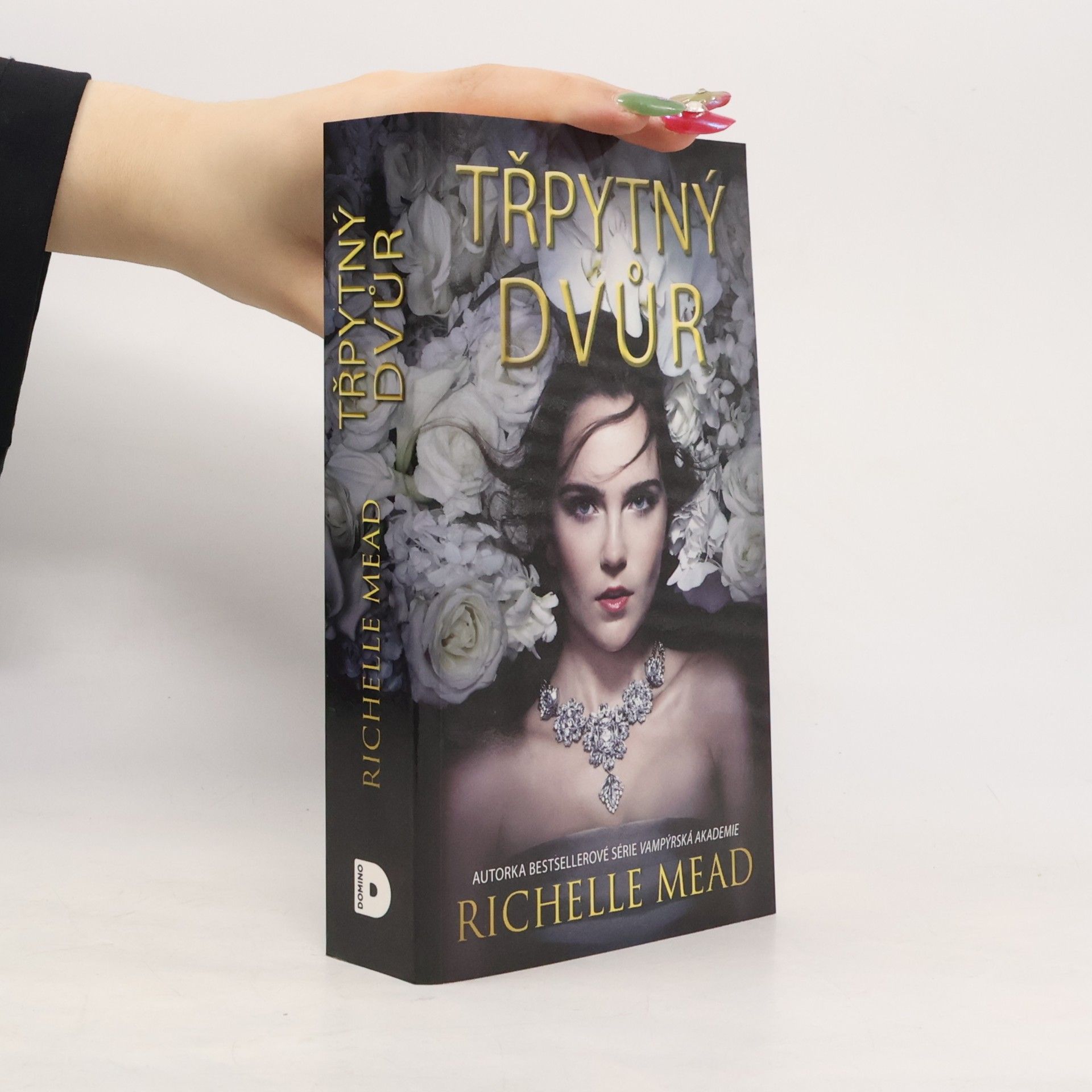 Richelle Mead Třpytný dvůr
