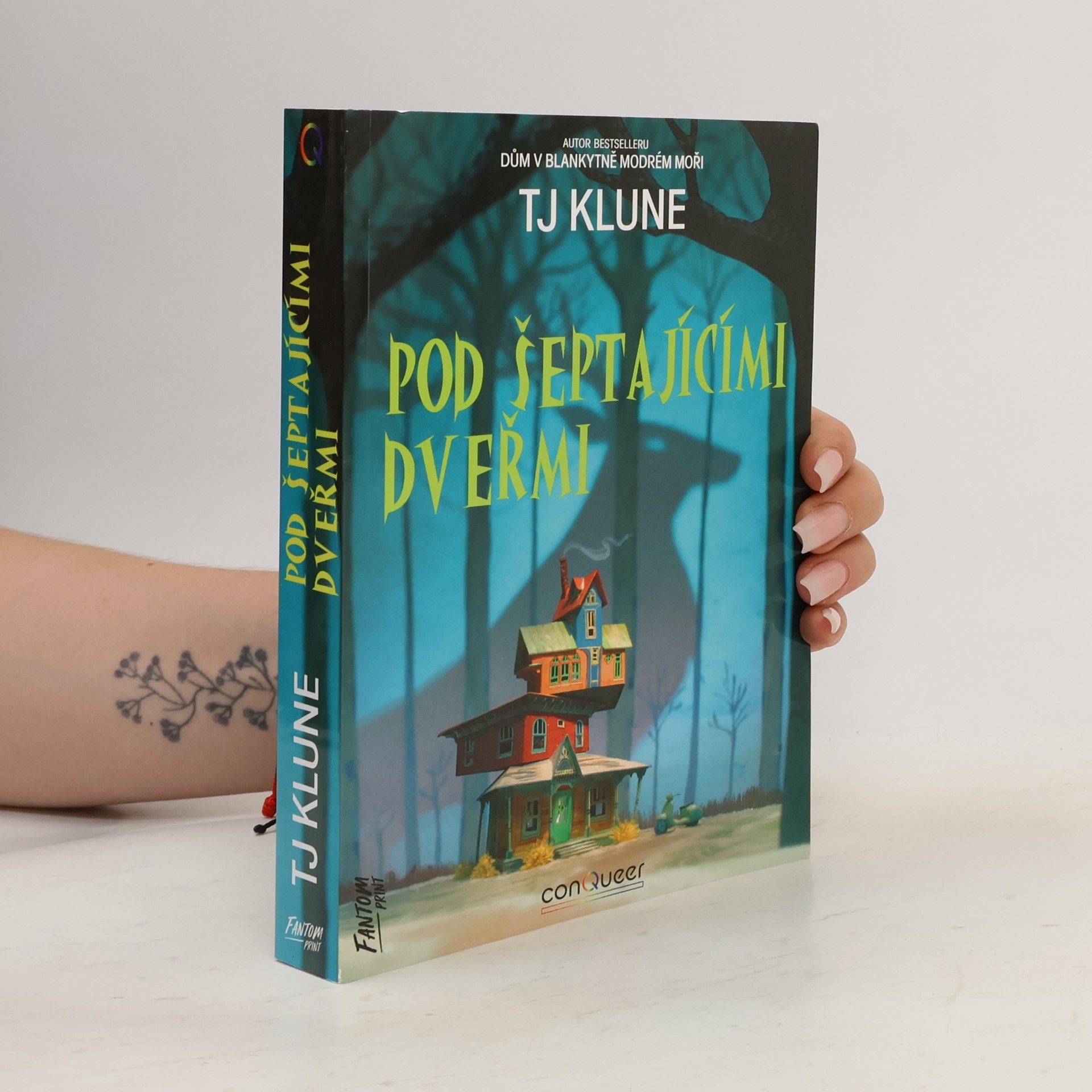 T. J. Klune Pod šeptajícími dveřmi