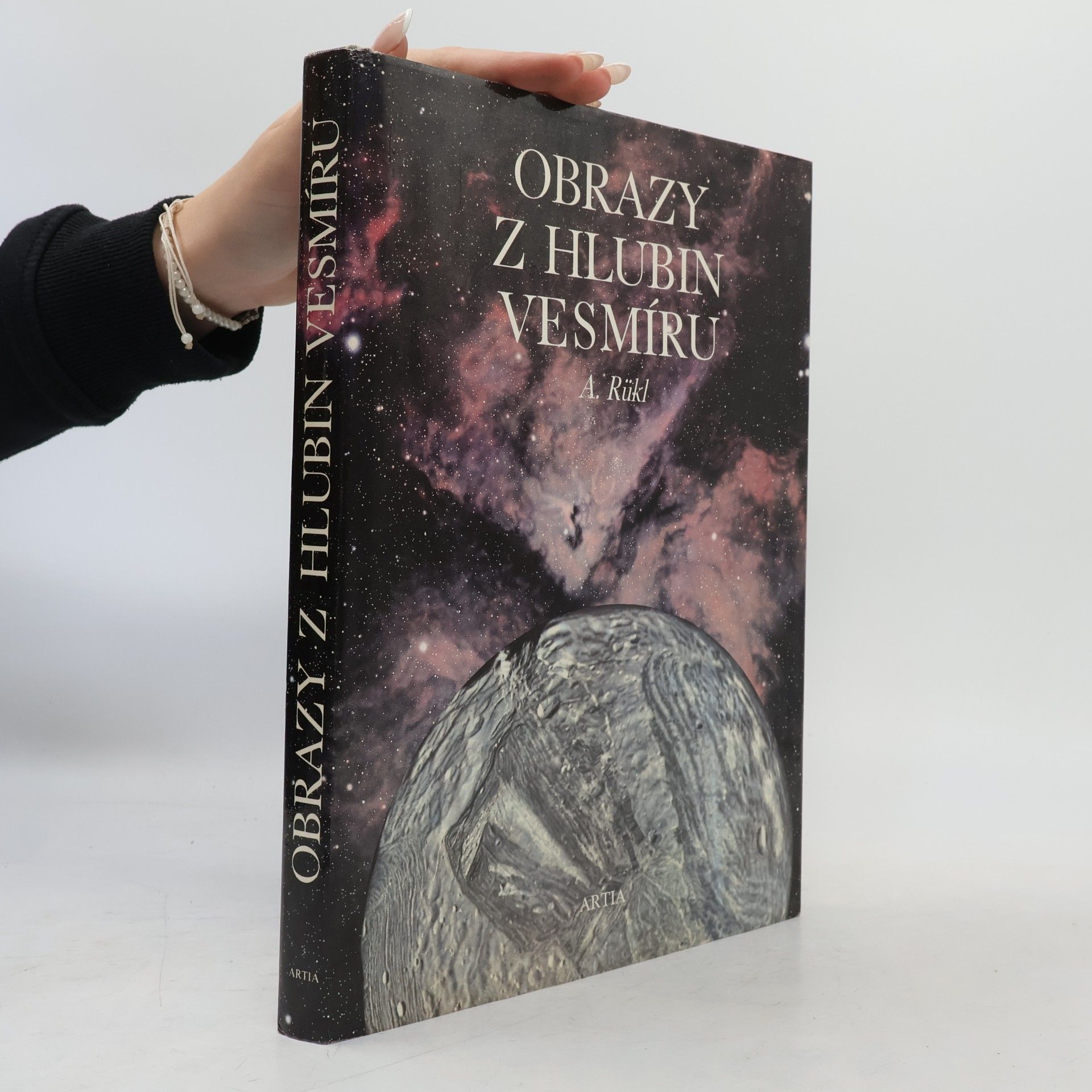 Antonín Rükl Obrazy z hlubin vesmíru