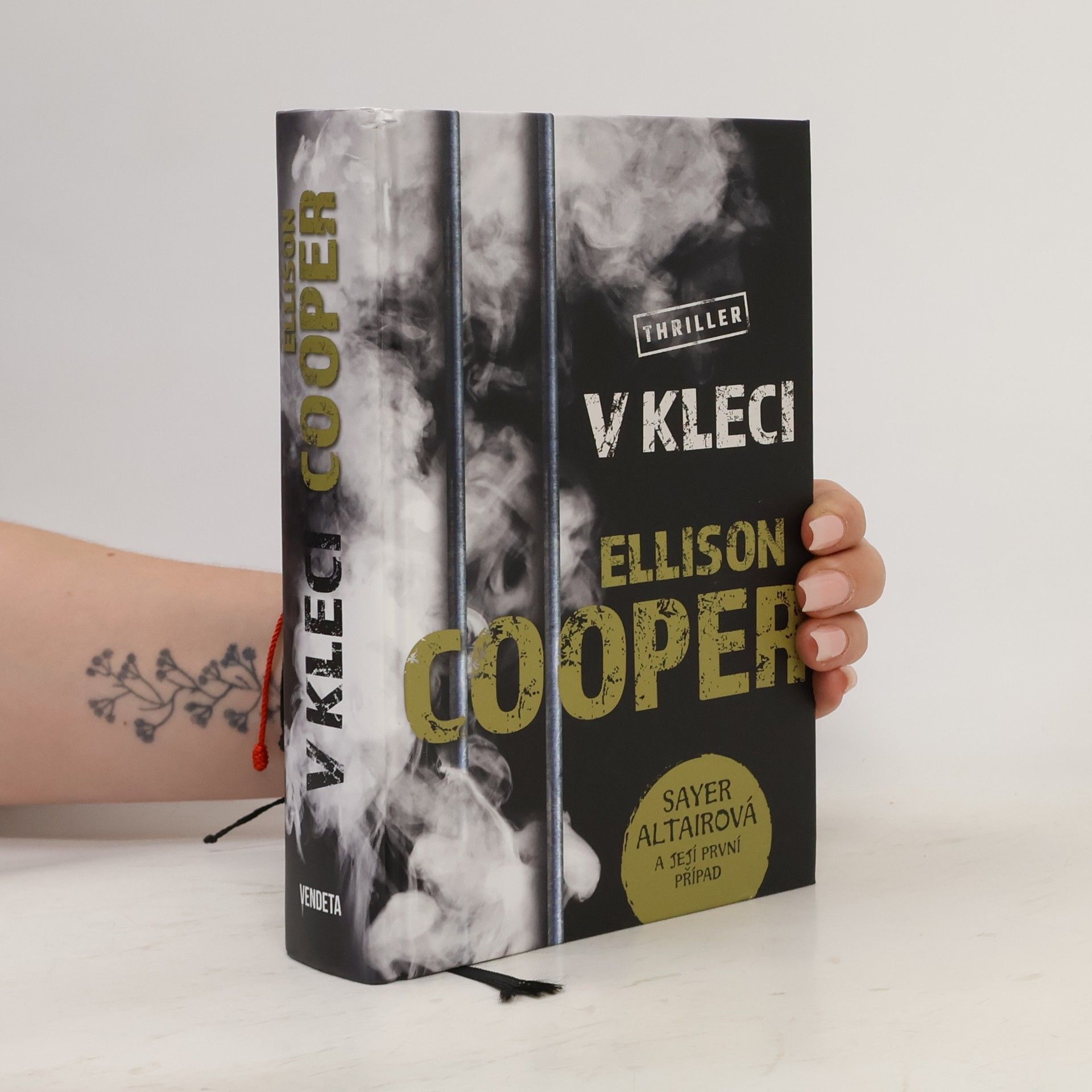 V kleci