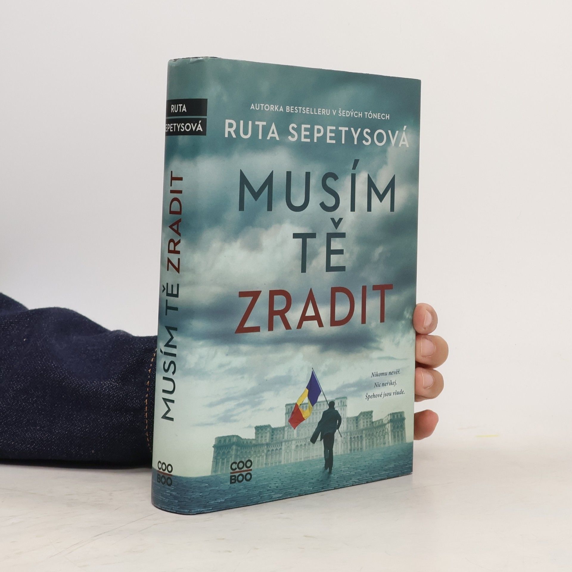 Ruta Sepetys Musím tě zradit