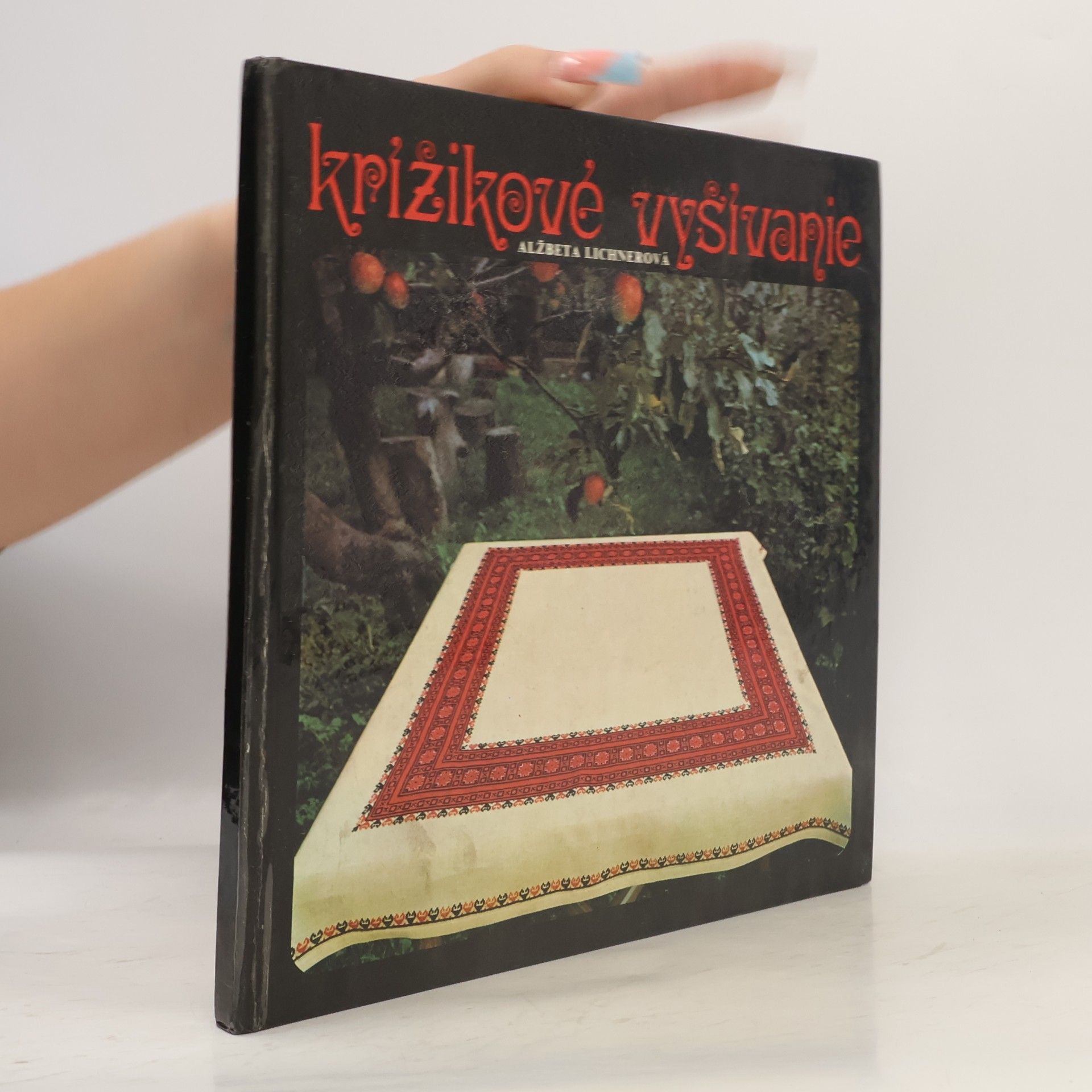 Alžbeta Lichnerová Krížikové vyšívanie
